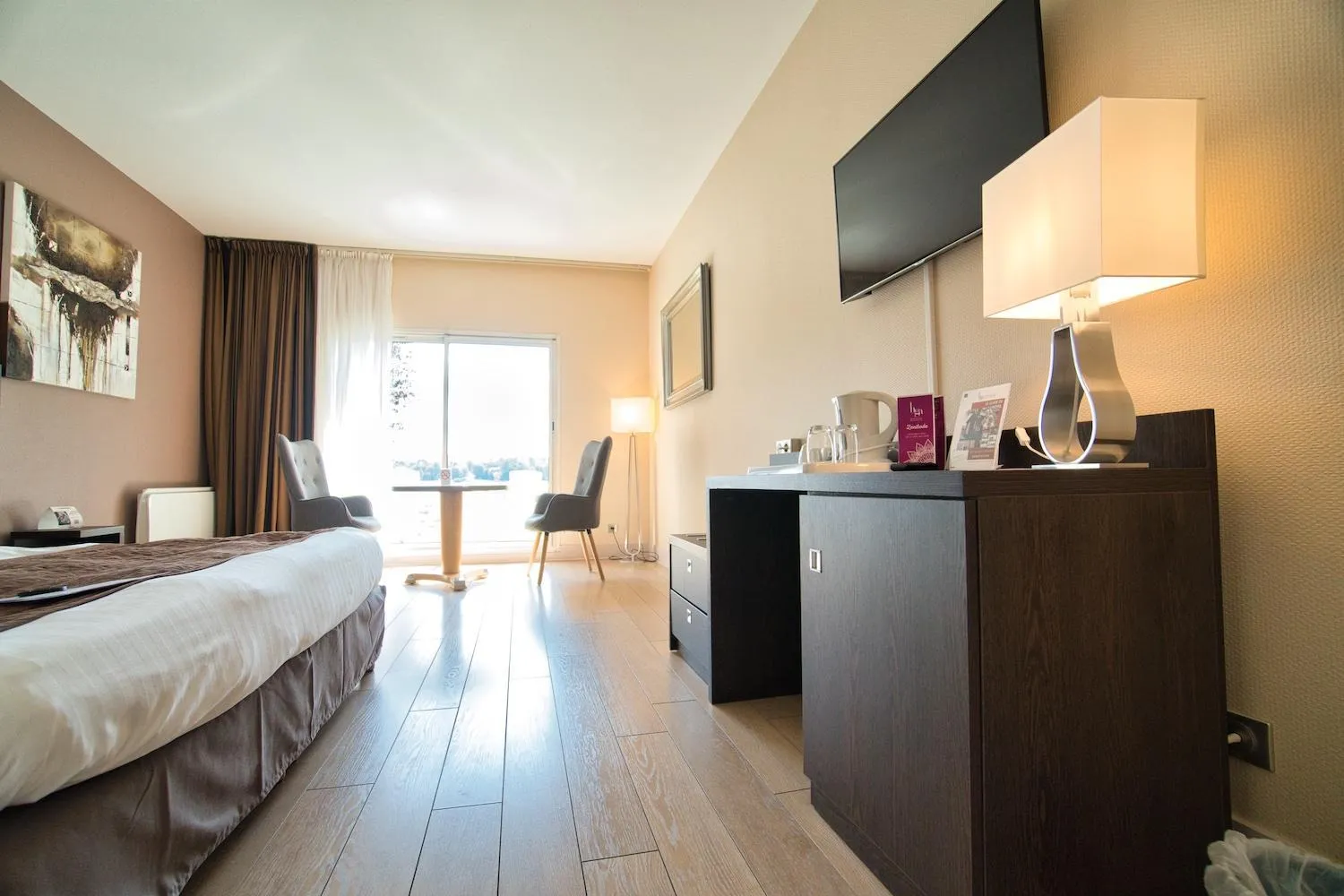 Seating area, Bed in Hôtel du Golf de l'Ailette, The Originals Relais