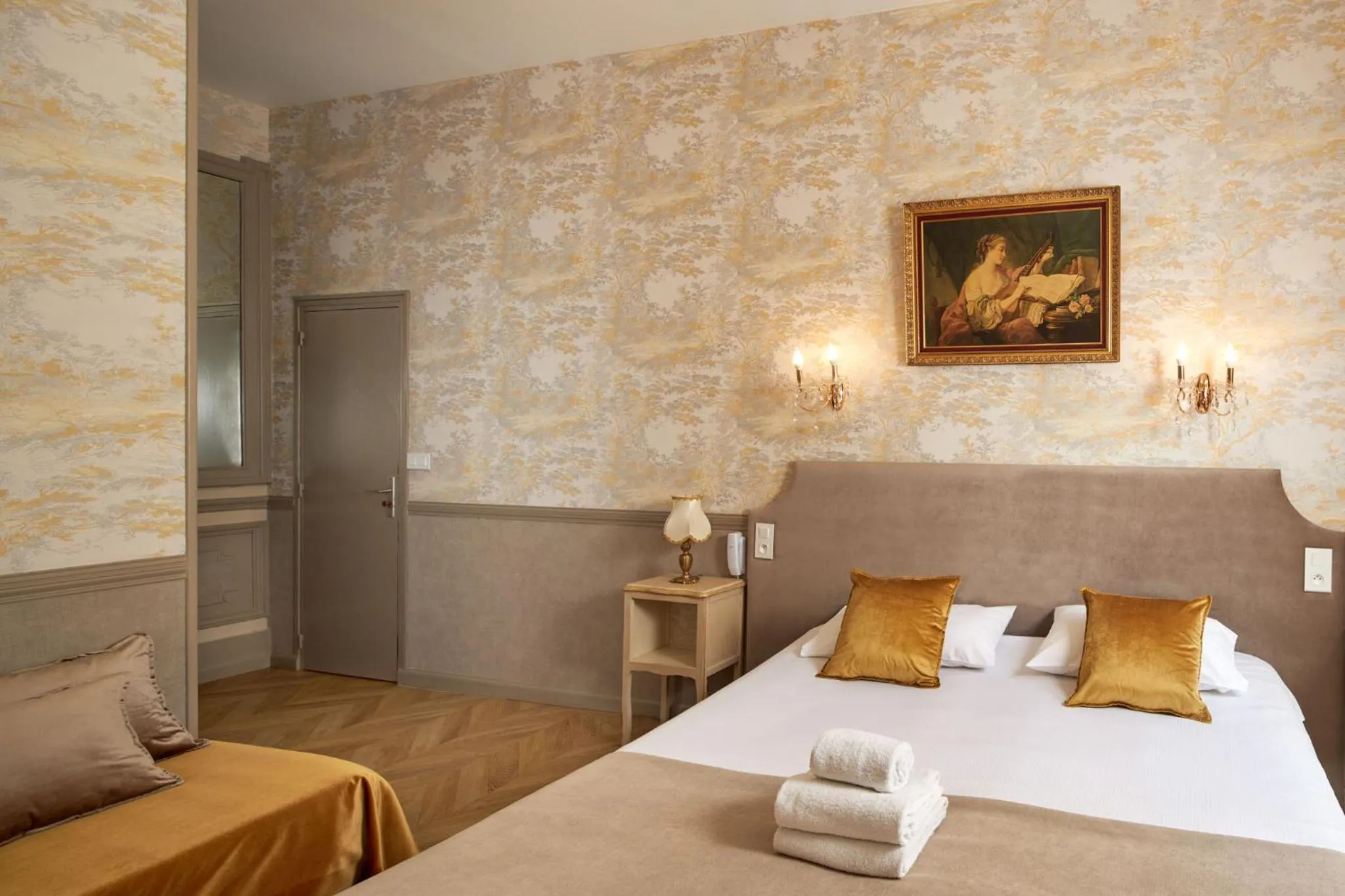 Bedroom, Bed in Hôtel De France Et De Guise - 1891