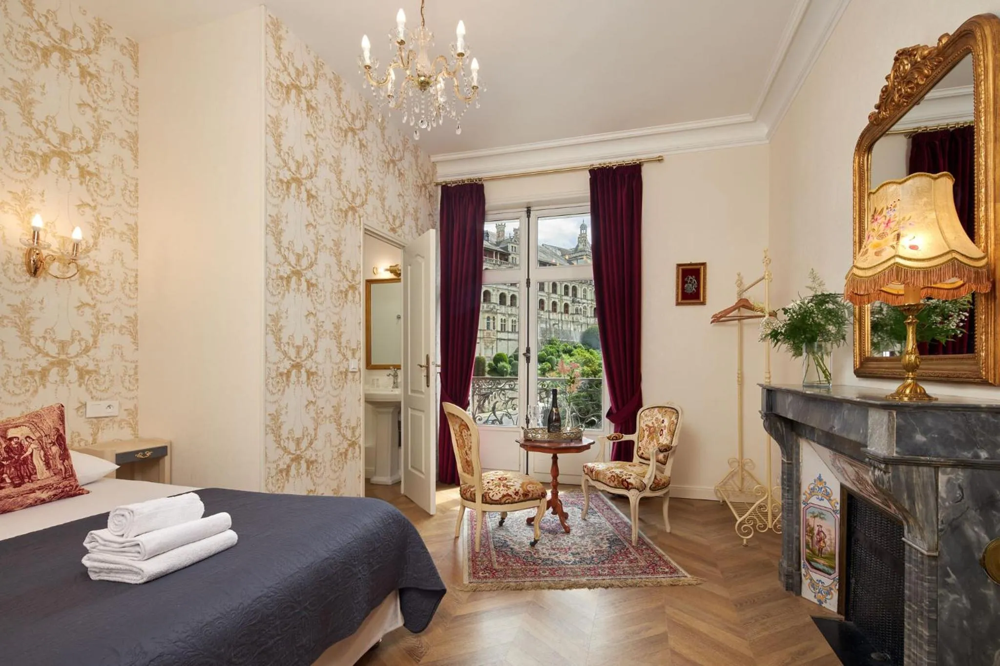 Bedroom, Bed in Hôtel De France Et De Guise - 1891