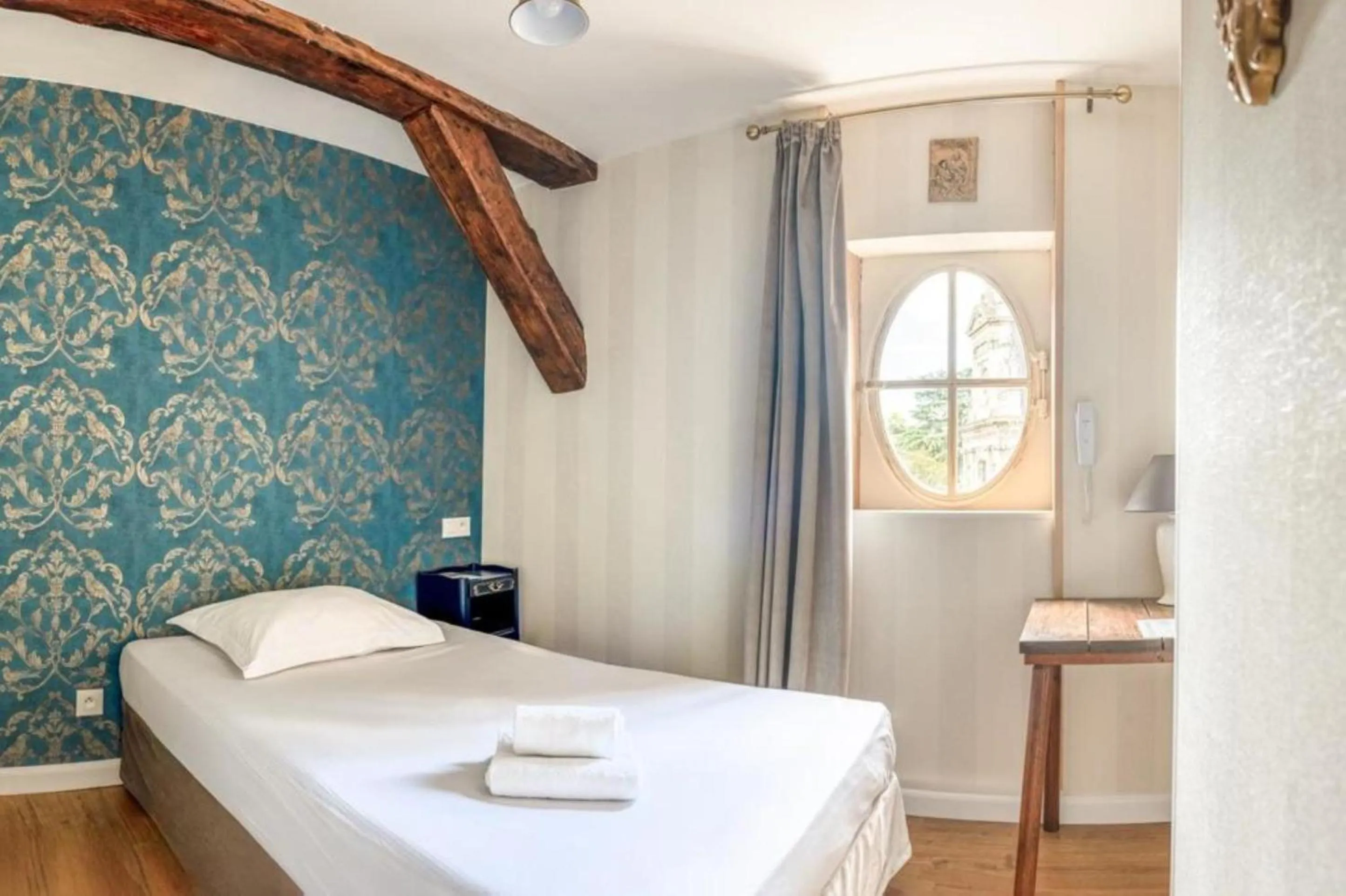 Bed in Hôtel De France Et De Guise - 1891