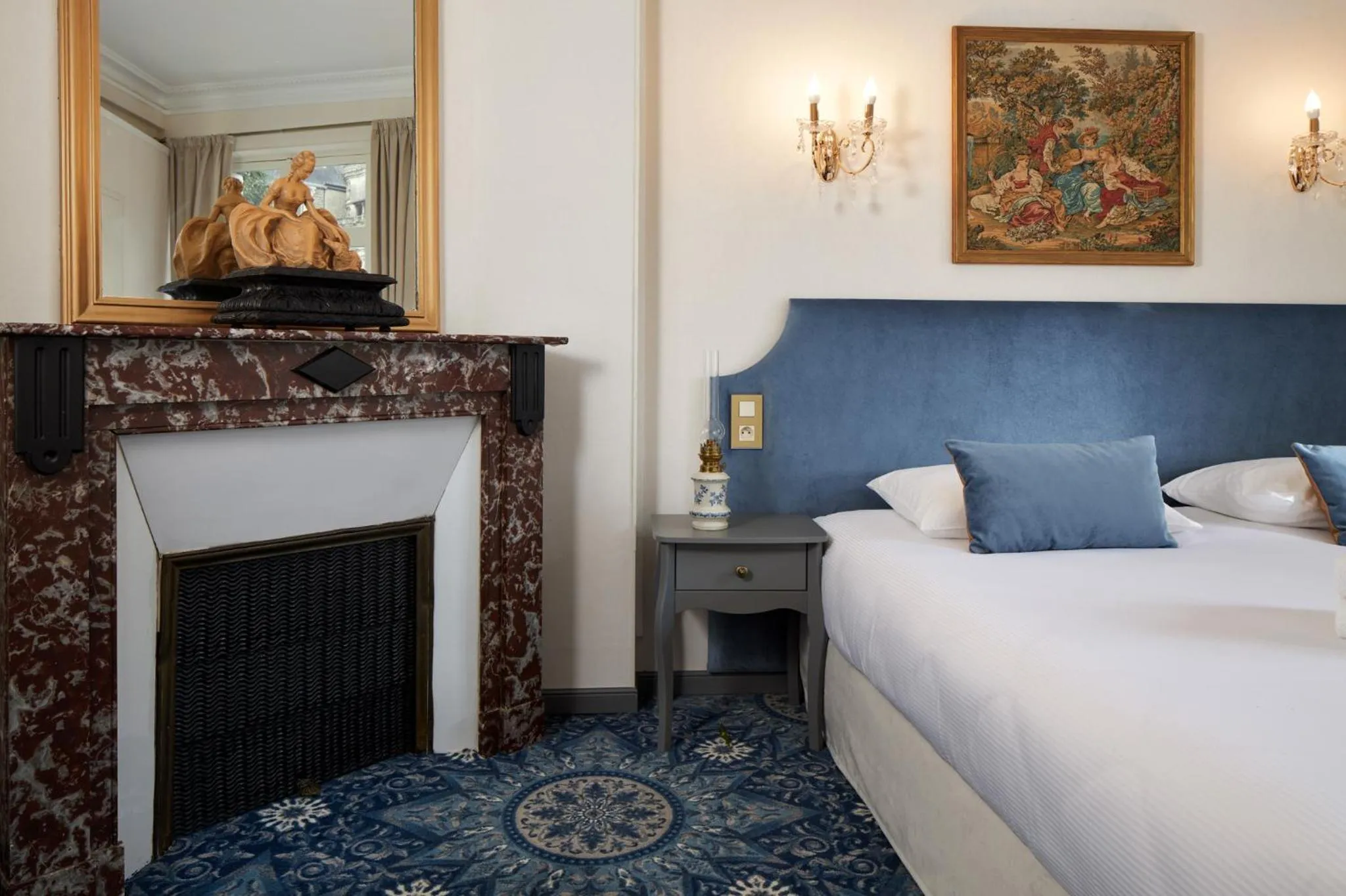 Bedroom, Bed in Hôtel De France Et De Guise - 1891