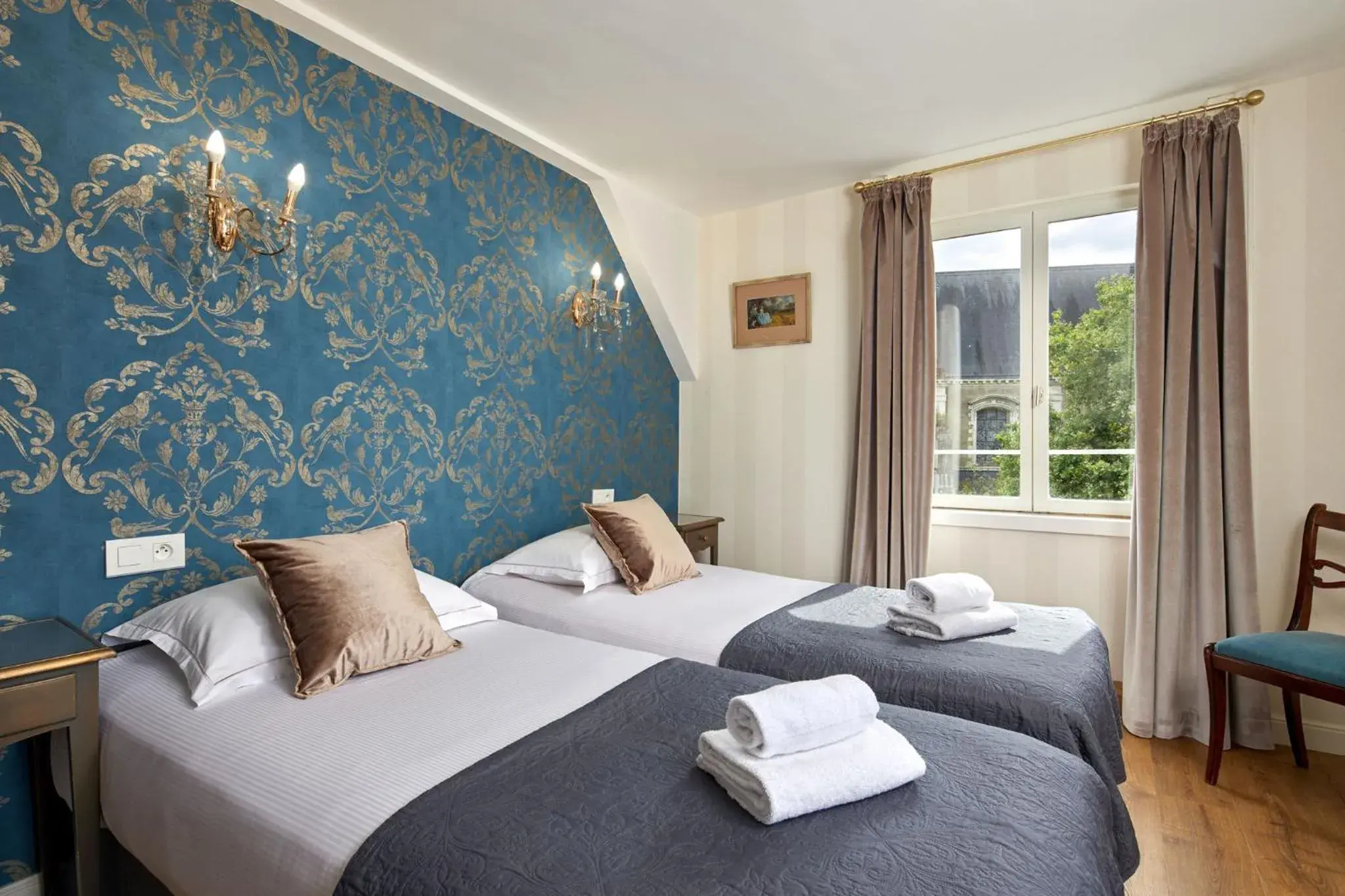 Twin Room in Hôtel De France Et De Guise - 1891 Twin Room in Hôtel De France Et De Guise - 1891