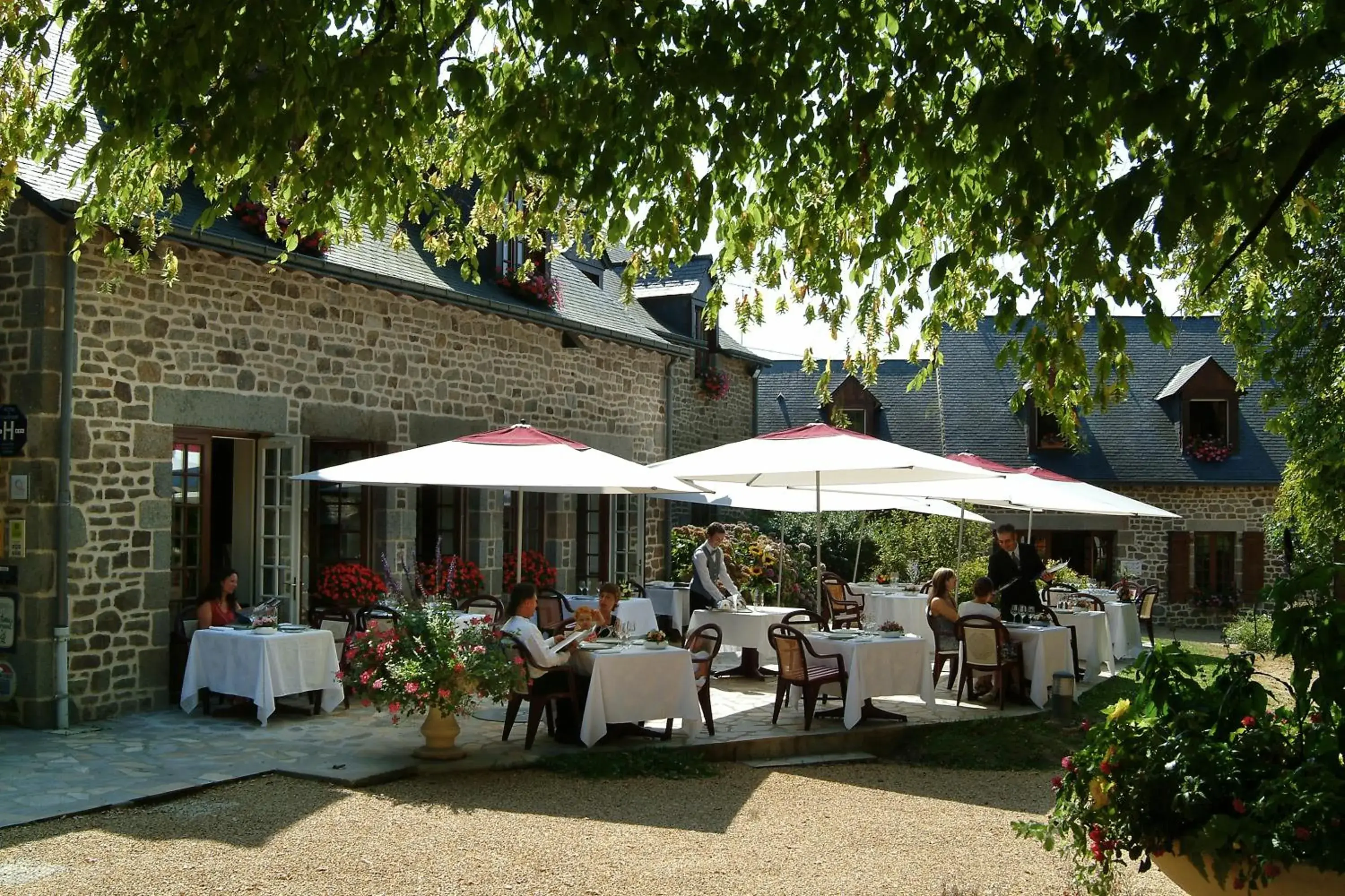 Restaurant/places to eat in Logis La Marjolaine Restaurant/places to eat in Logis La Marjolaine