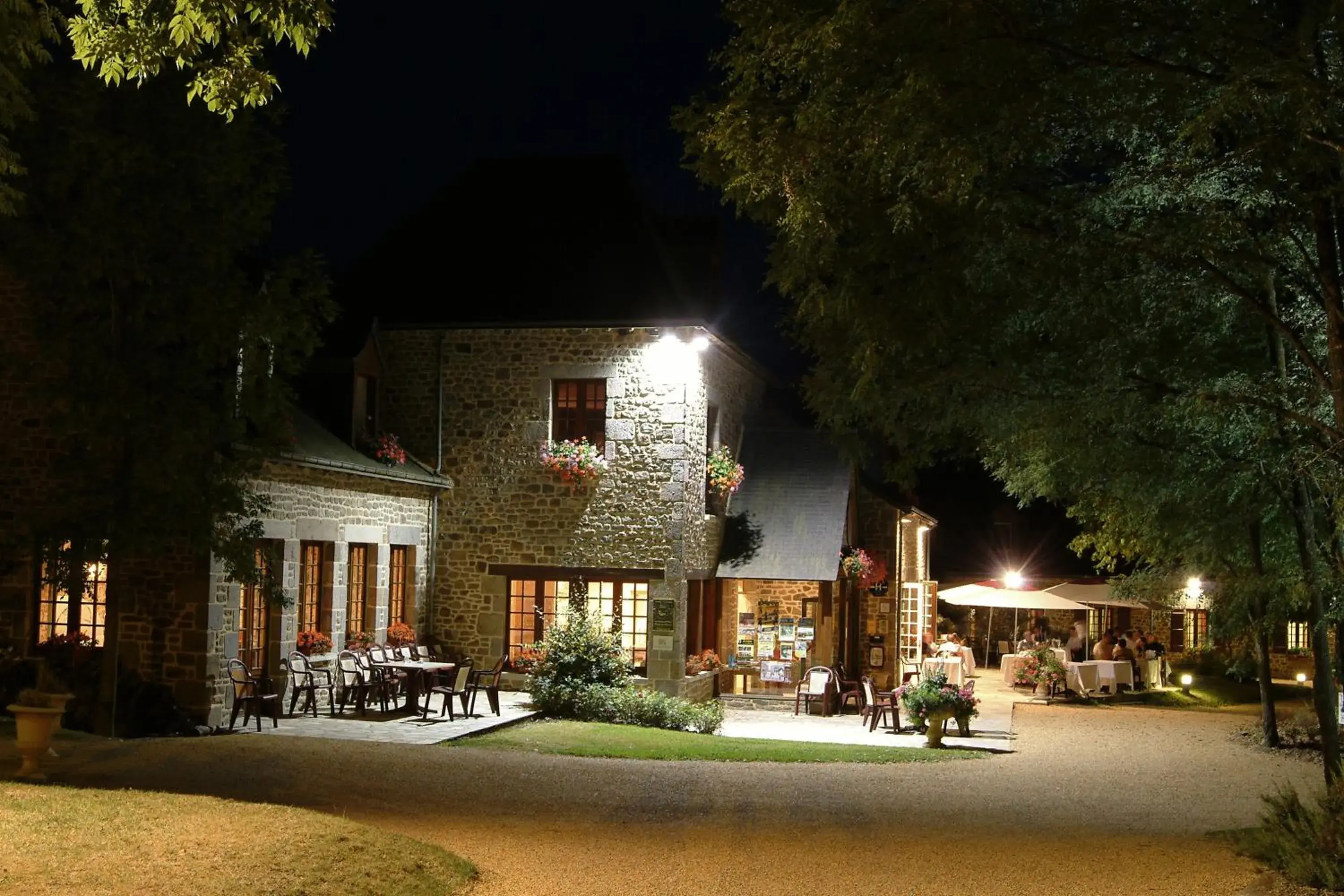 Facade/entrance in Logis La Marjolaine Facade/entrance in Logis La Marjolaine