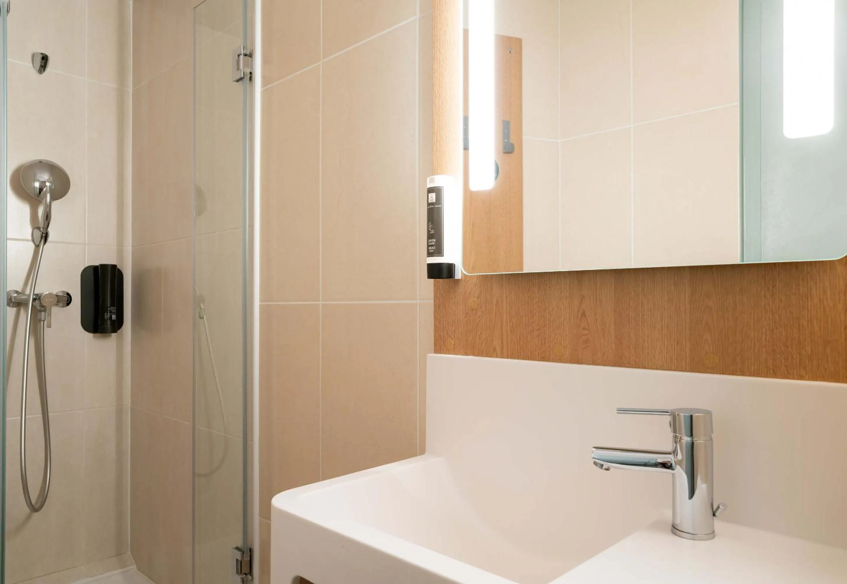 Bathroom in B&B HOTEL Auray Carnac