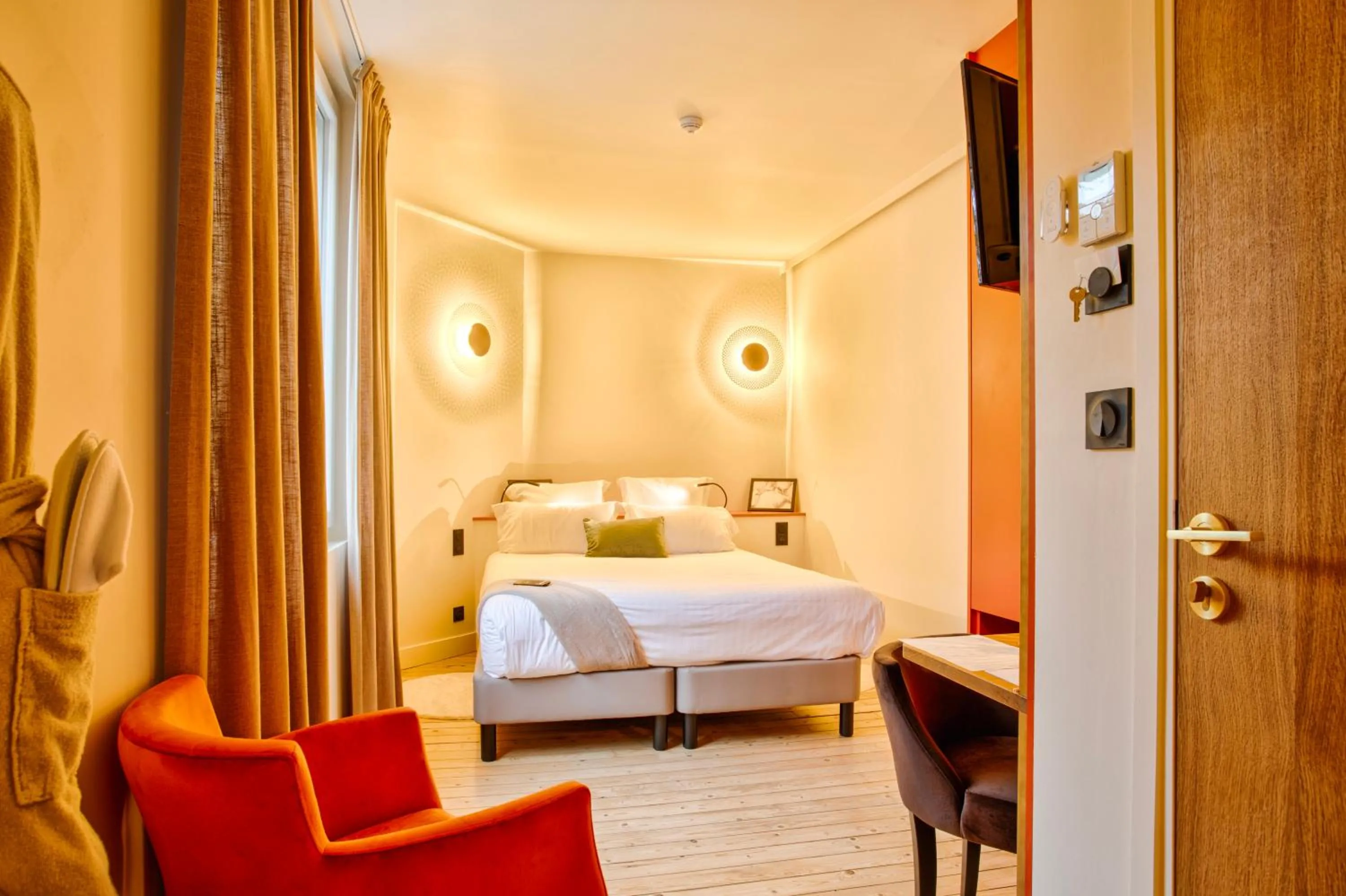Bedroom, Bed in Le Castel Cabourg hôtel & SPA- Restaurant La Calypso