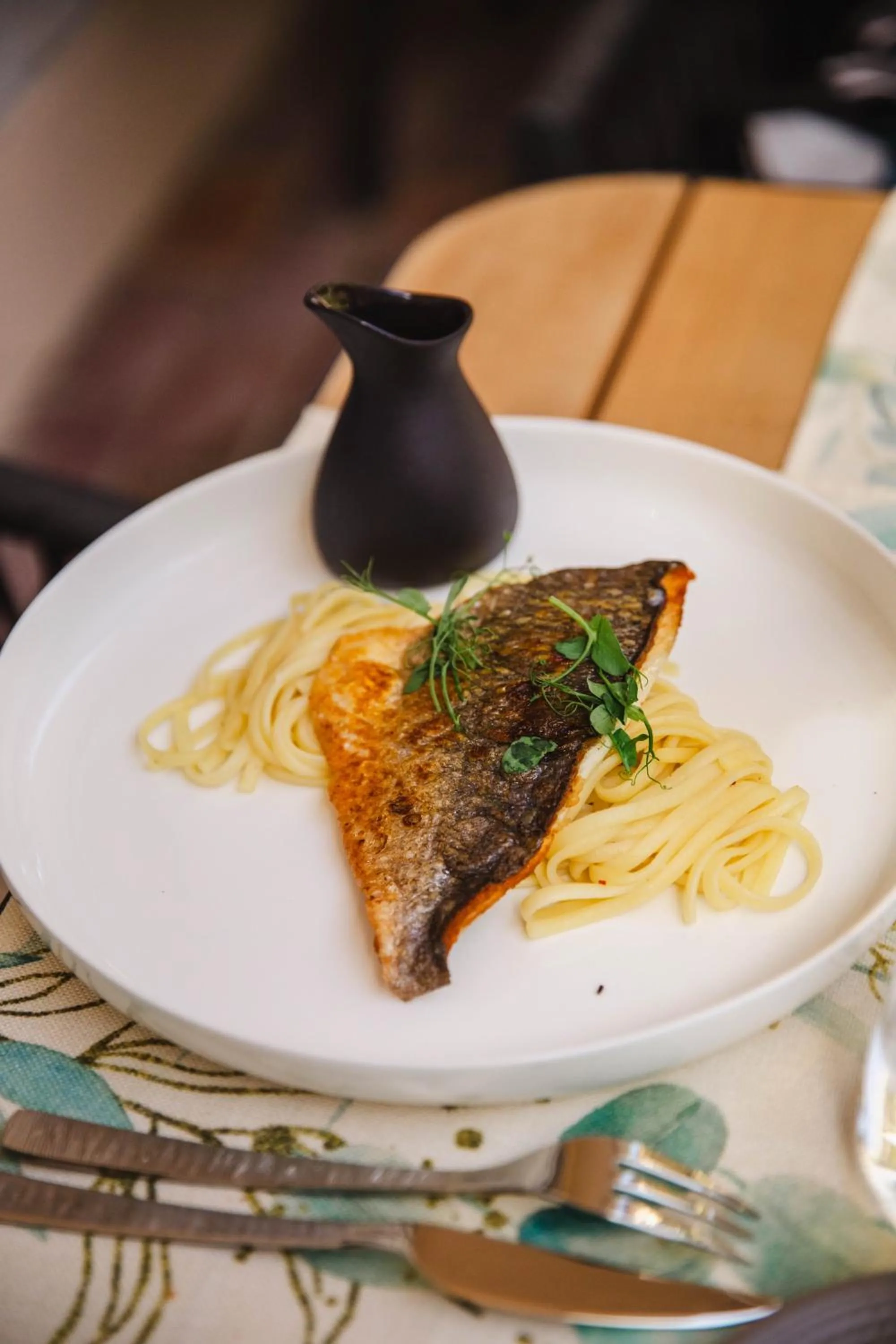 Food and drinks in Le Castel Cabourg hôtel & SPA- Restaurant La Calypso