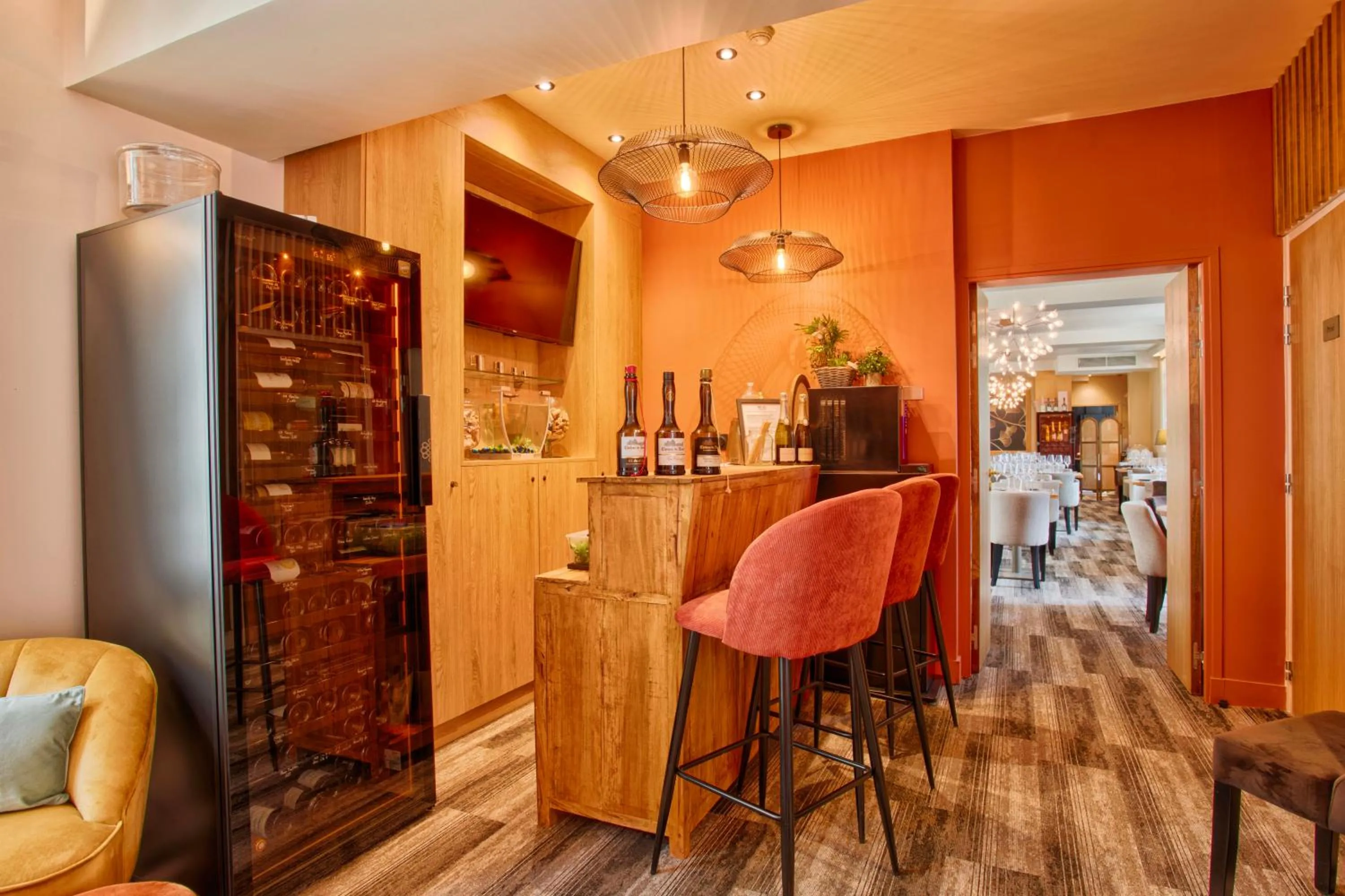Lounge or bar in Le Castel Cabourg hôtel & SPA- Restaurant La Calypso