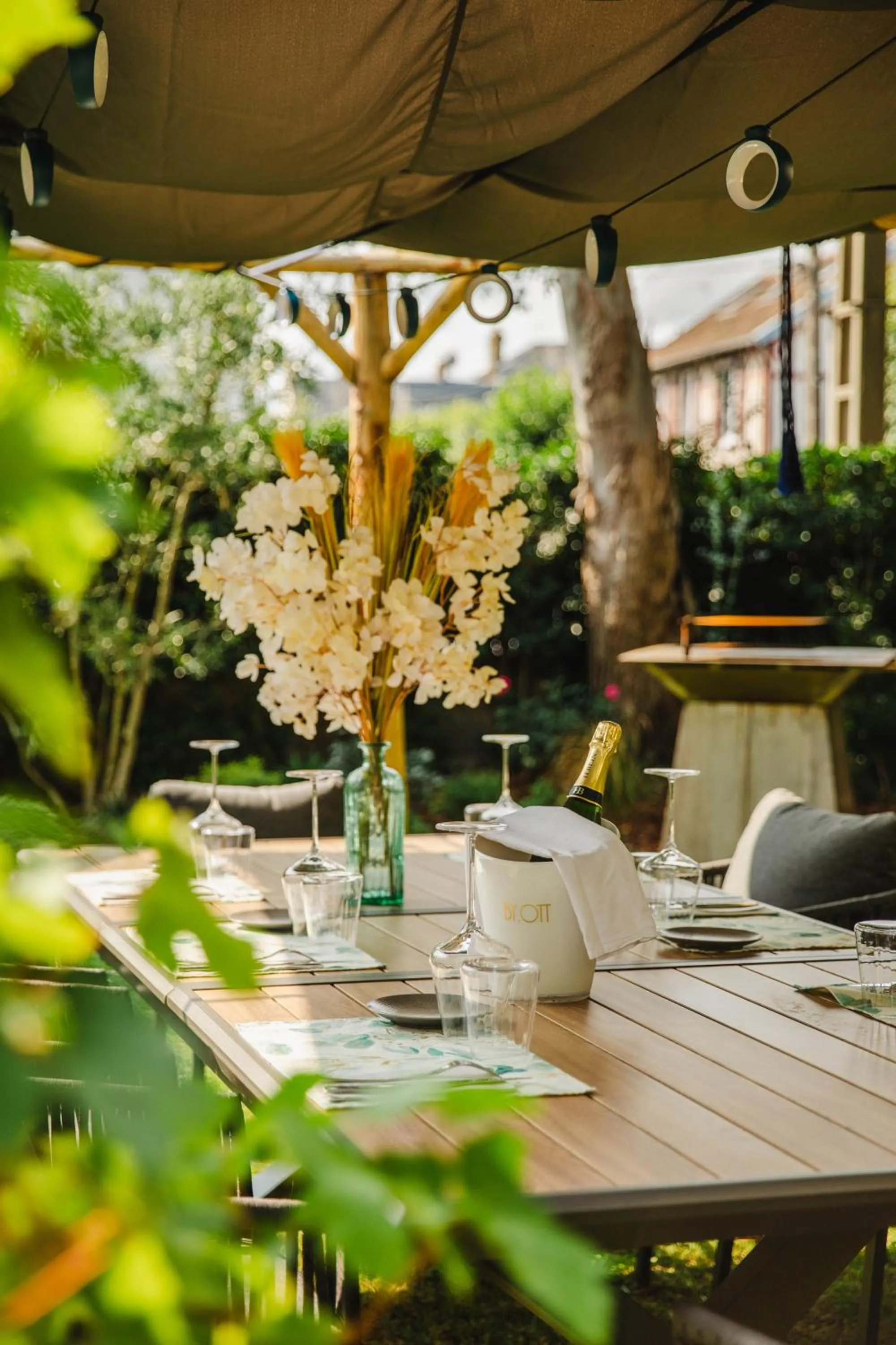 Property building in Le Castel Cabourg hôtel & SPA- Restaurant La Calypso