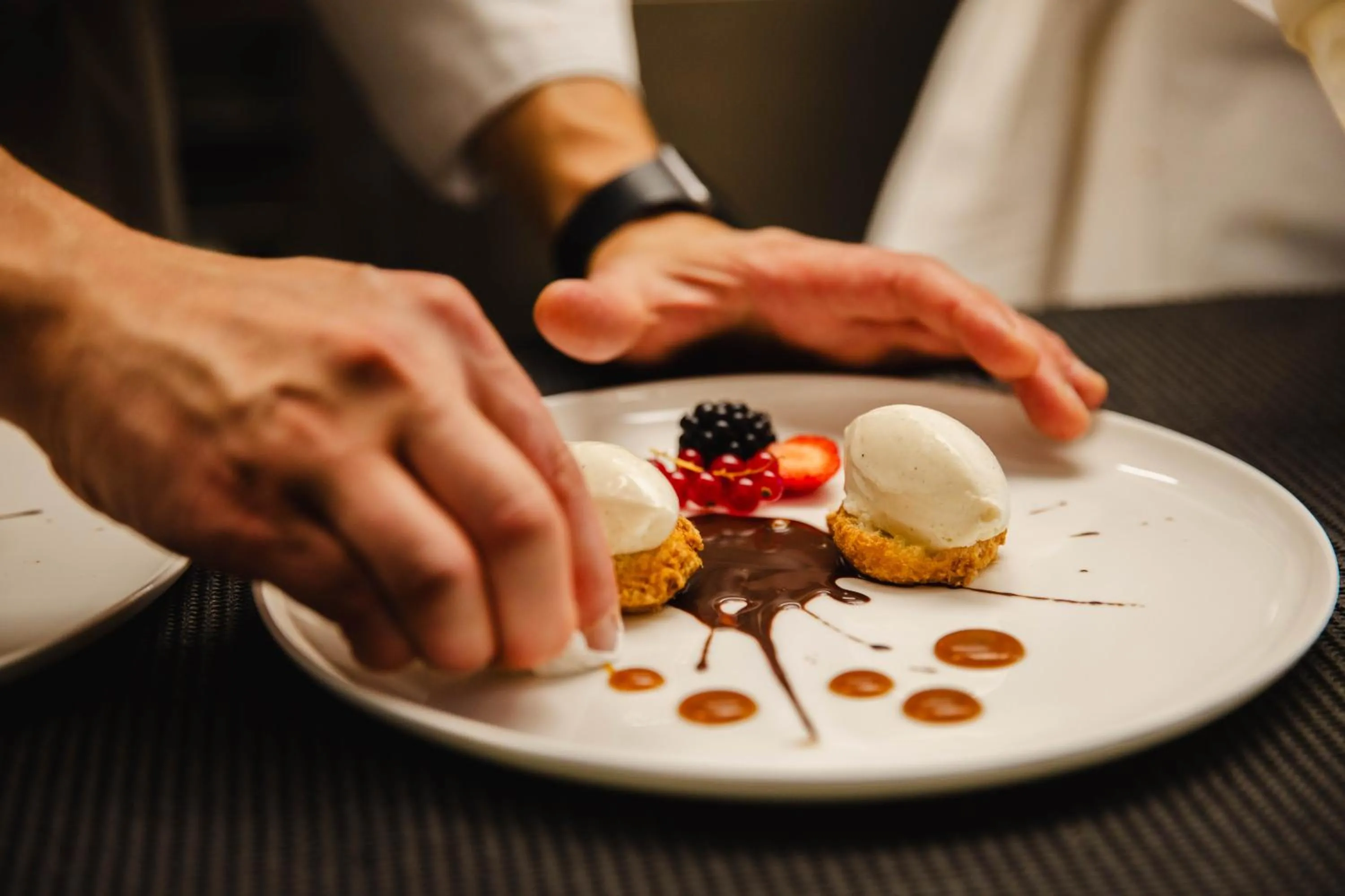 Restaurant/places to eat in Le Castel Cabourg hôtel & SPA- Restaurant La Calypso