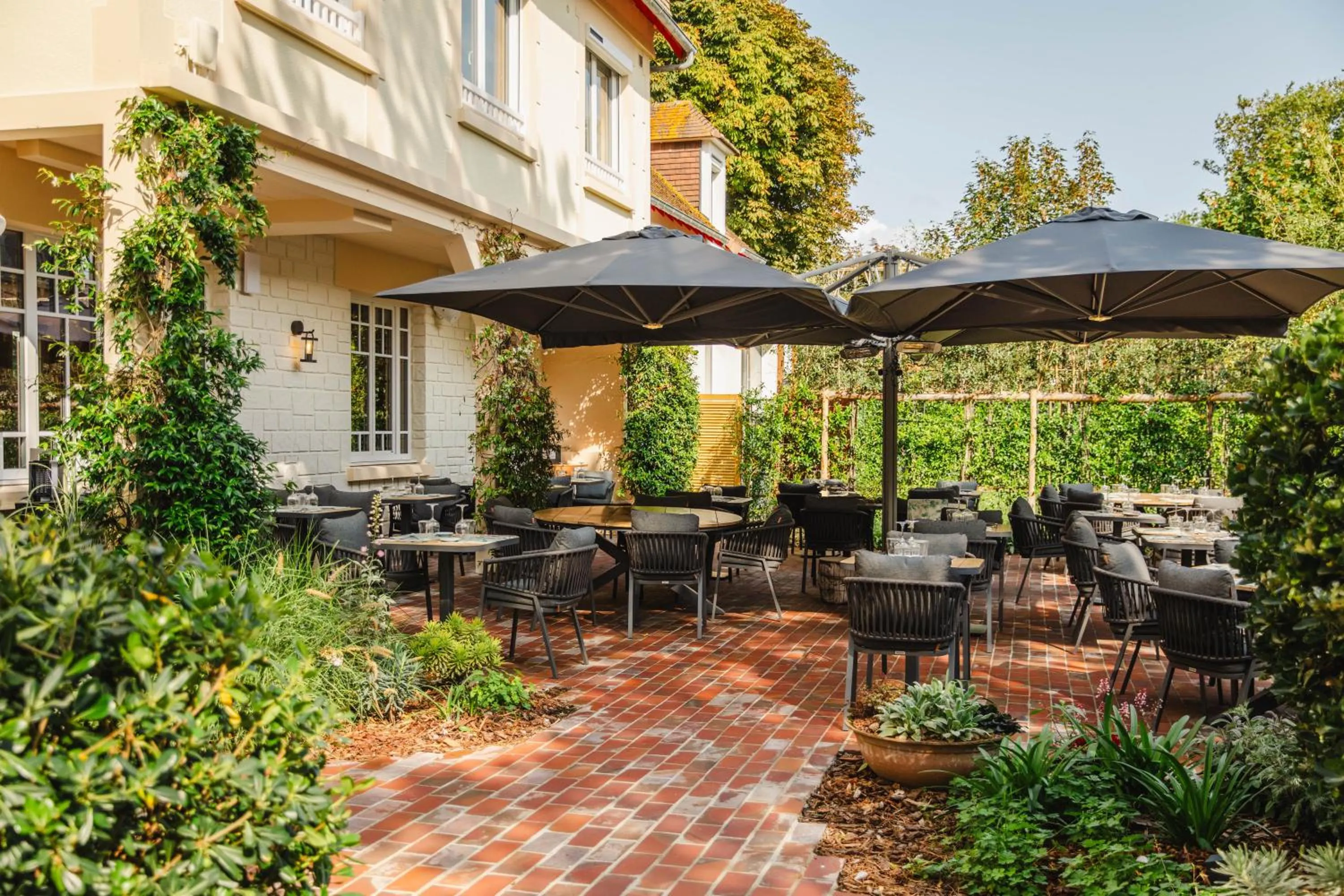 Property building in Le Castel Cabourg hôtel & SPA- Restaurant La Calypso