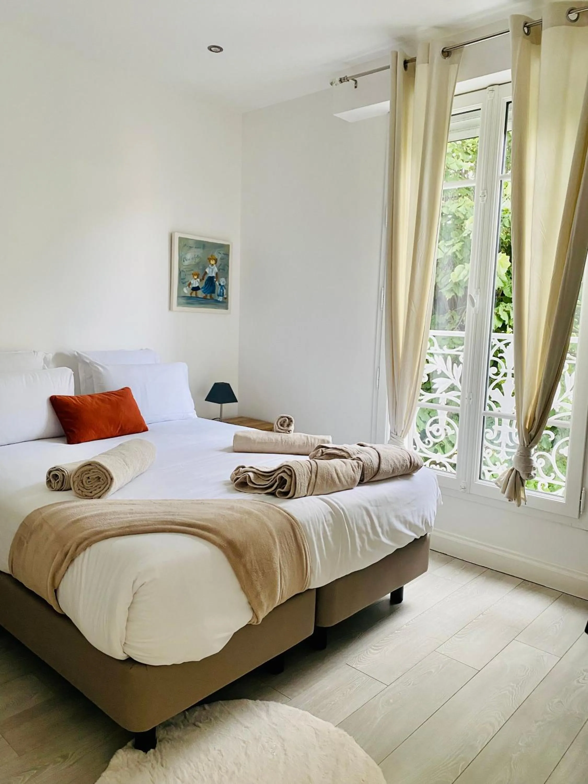 Bedroom, Bed in Le Castel Cabourg hôtel & SPA- Restaurant La Calypso