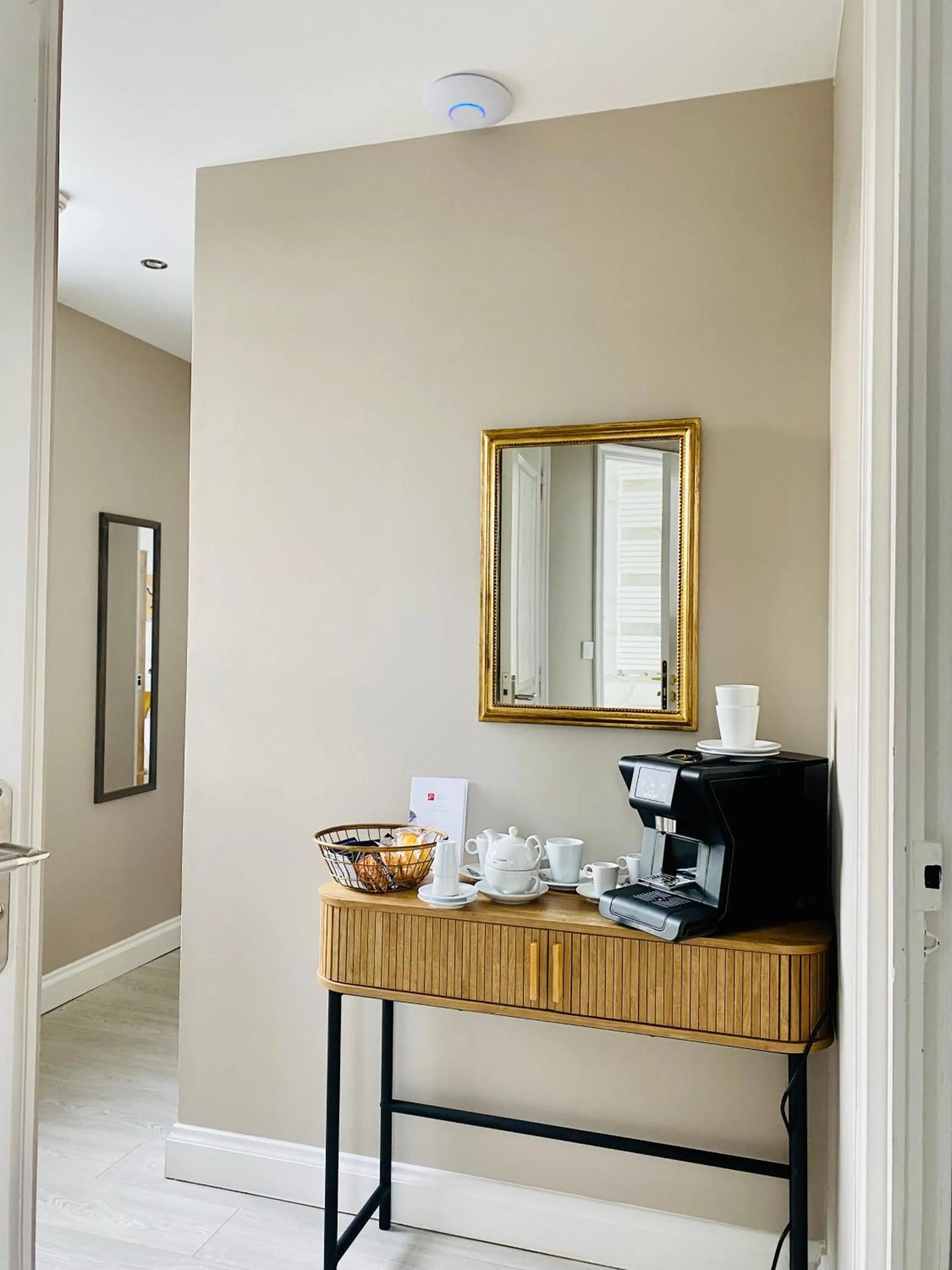 Coffee/tea facilities in Le Castel Cabourg hôtel & SPA- Restaurant La Calypso