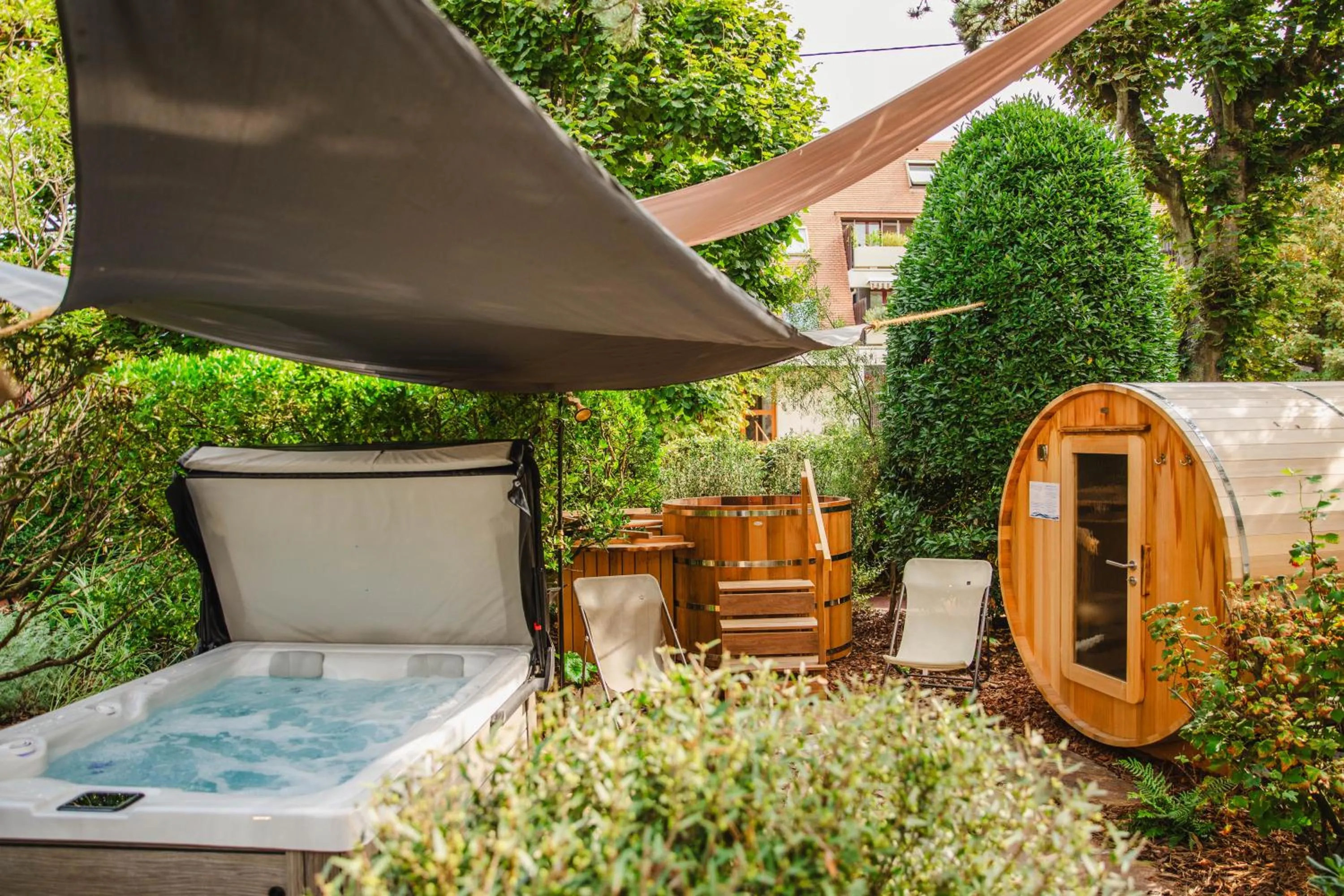 Hot Tub in Le Castel Cabourg hôtel & SPA- Restaurant La Calypso