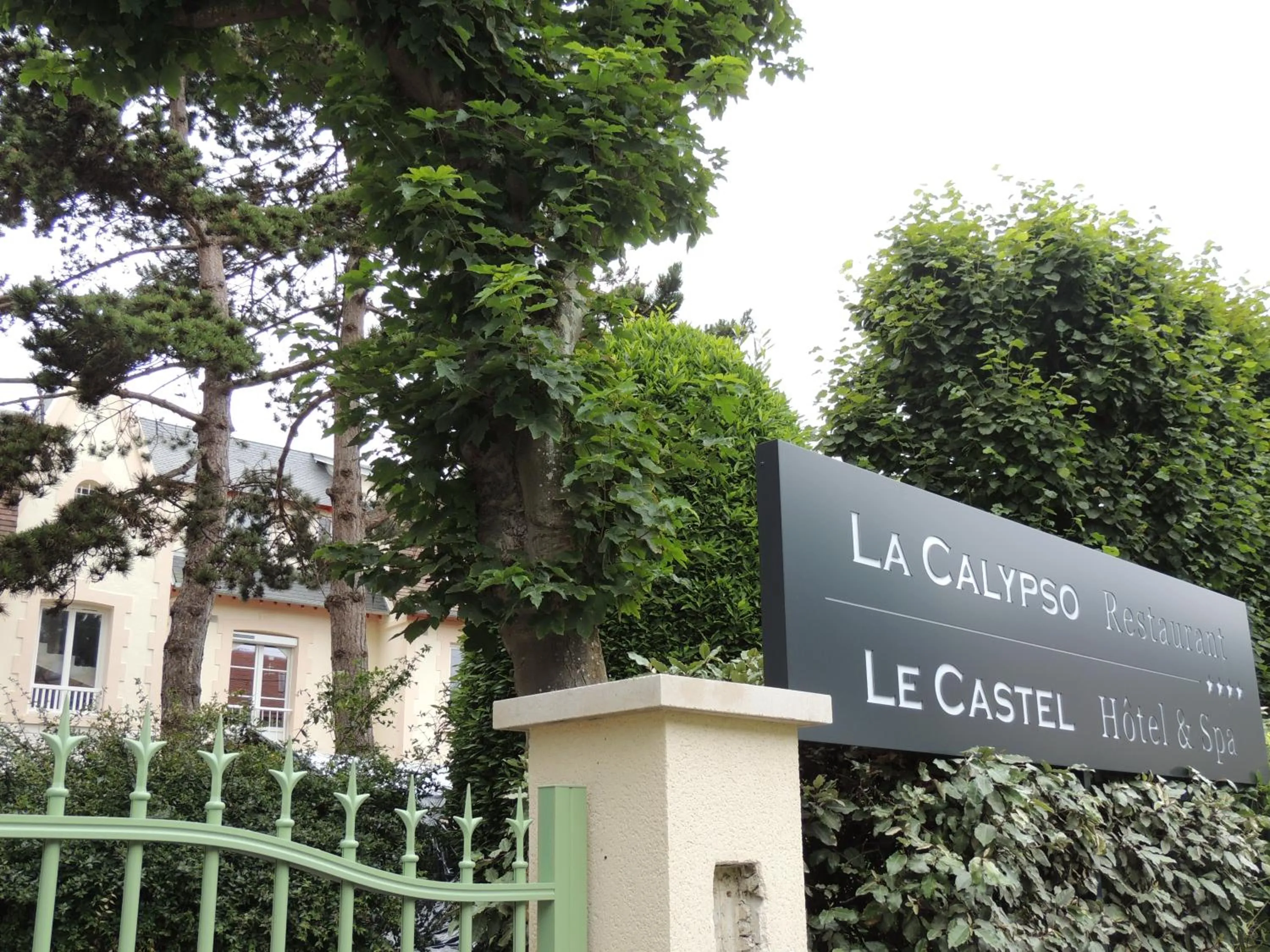Property logo or sign in Le Castel Cabourg hôtel & SPA- Restaurant La Calypso