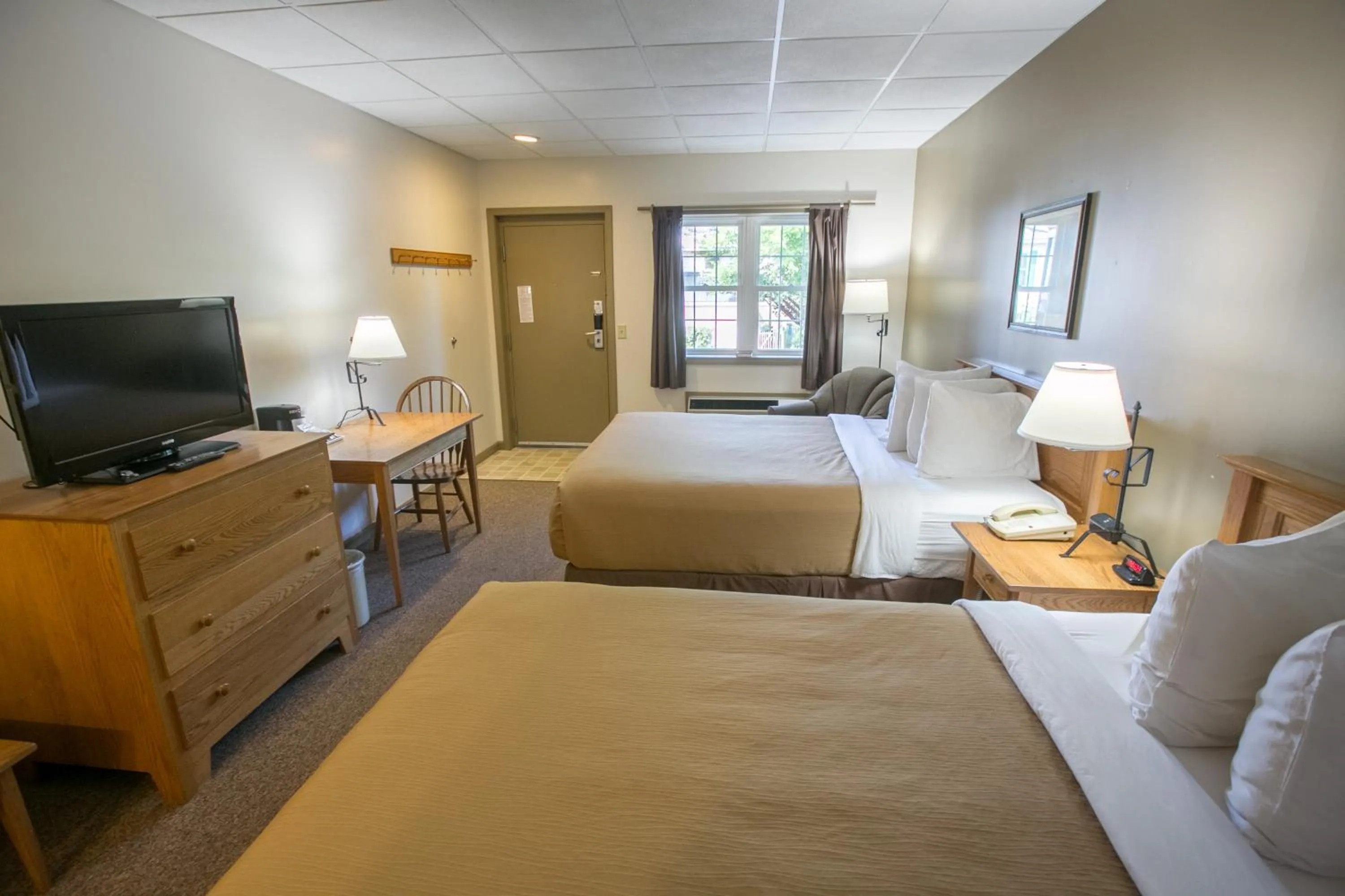 Photo of the whole room, Bed in Lodging on the Square