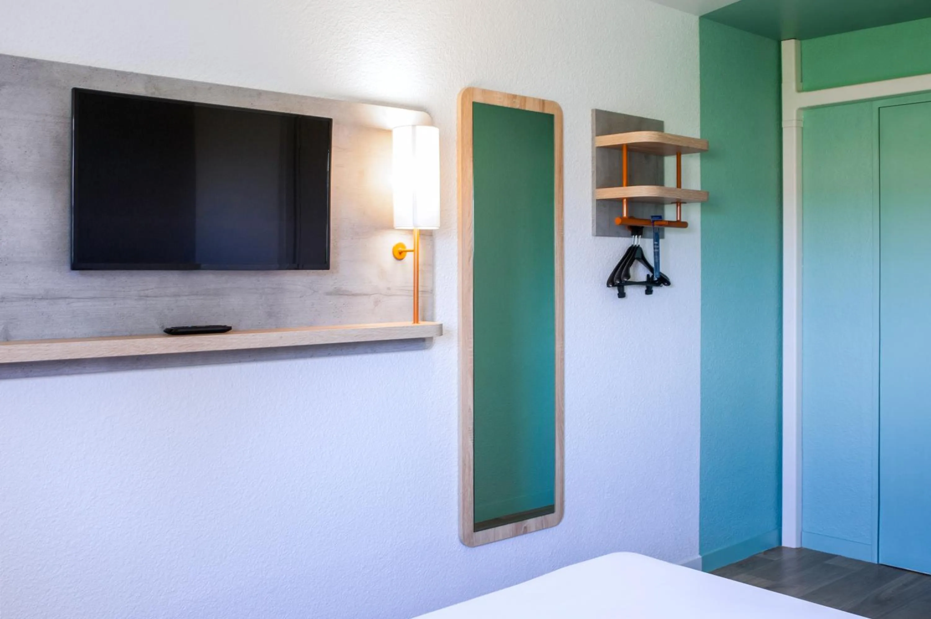 TV and multimedia in ibis budget Nuits Saint Georges