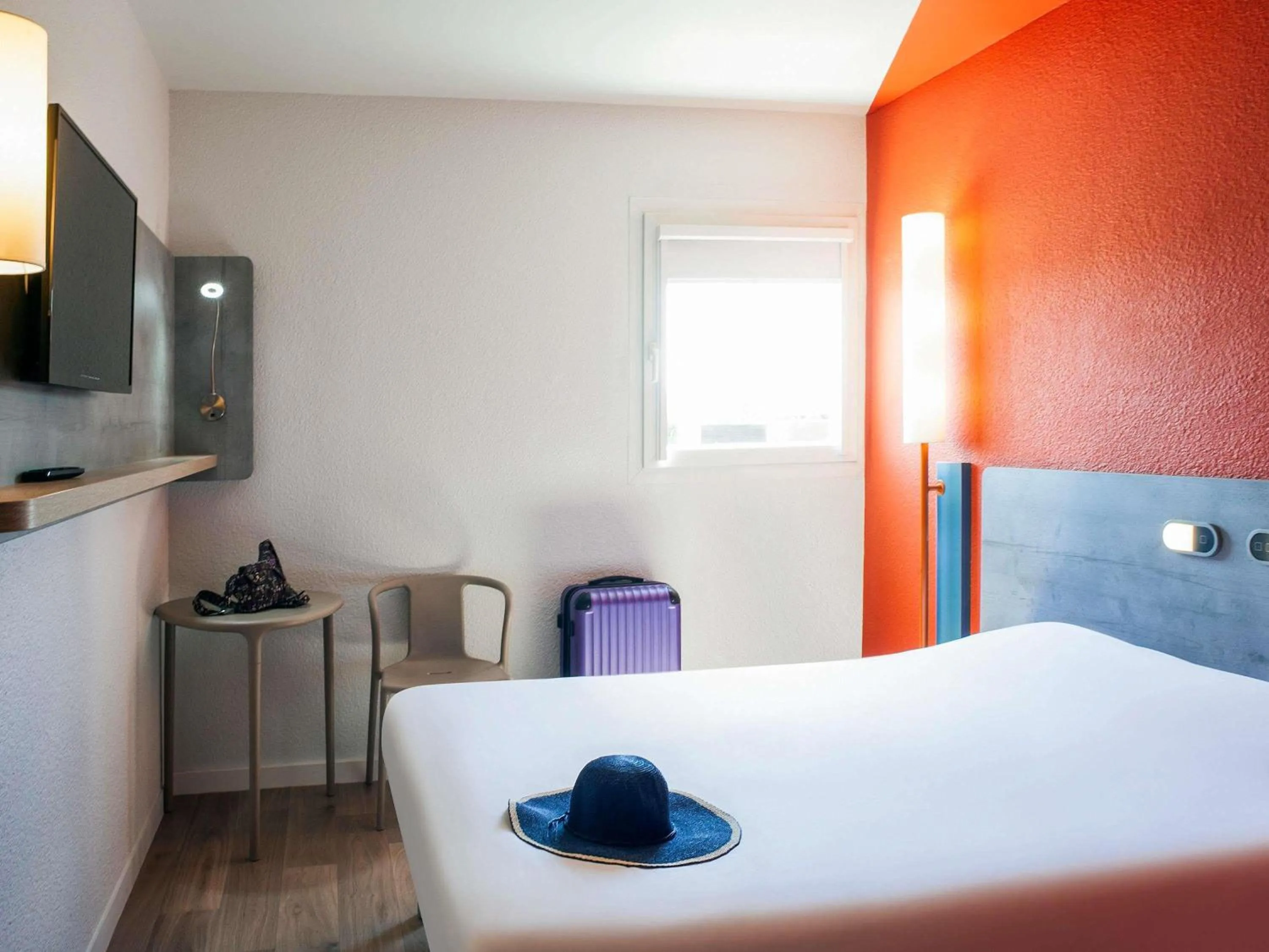 Property building, Bed in ibis budget Nuits Saint Georges