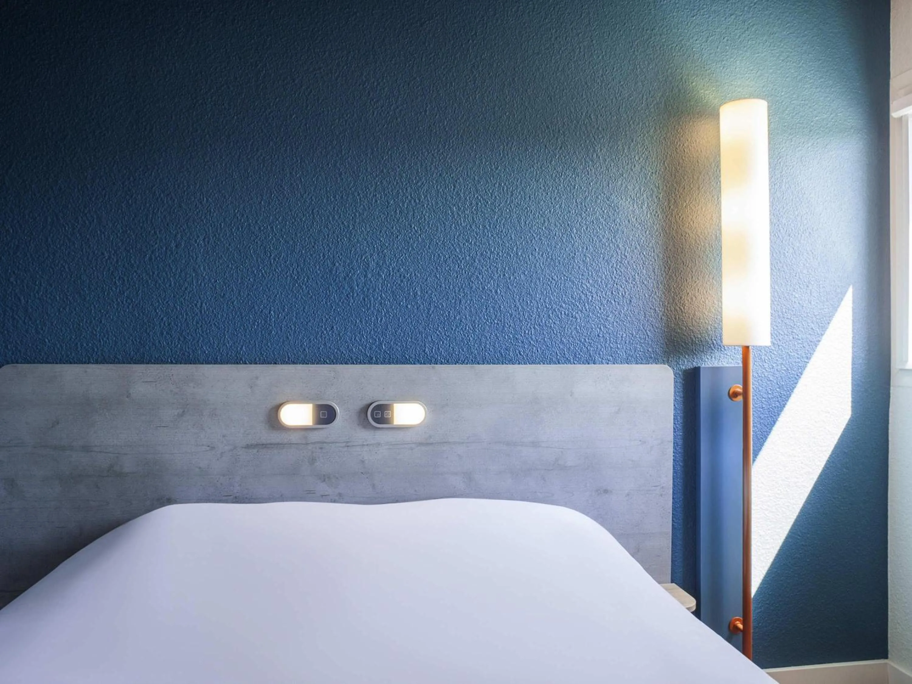 Bedroom, Bed in ibis budget Nuits Saint Georges