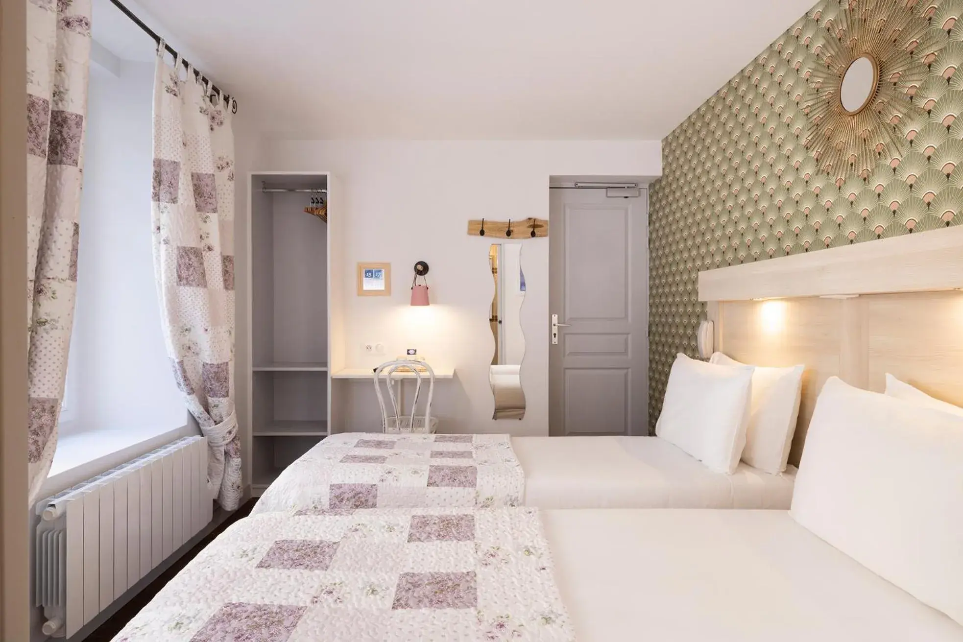 Confort Twin Room in Hôtel de Lion sur Mer Confort Twin Room in Hôtel de Lion sur Mer