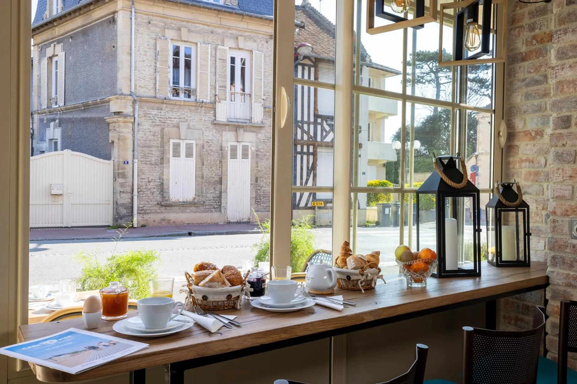 Restaurant/places to eat in Hôtel de Lion sur Mer