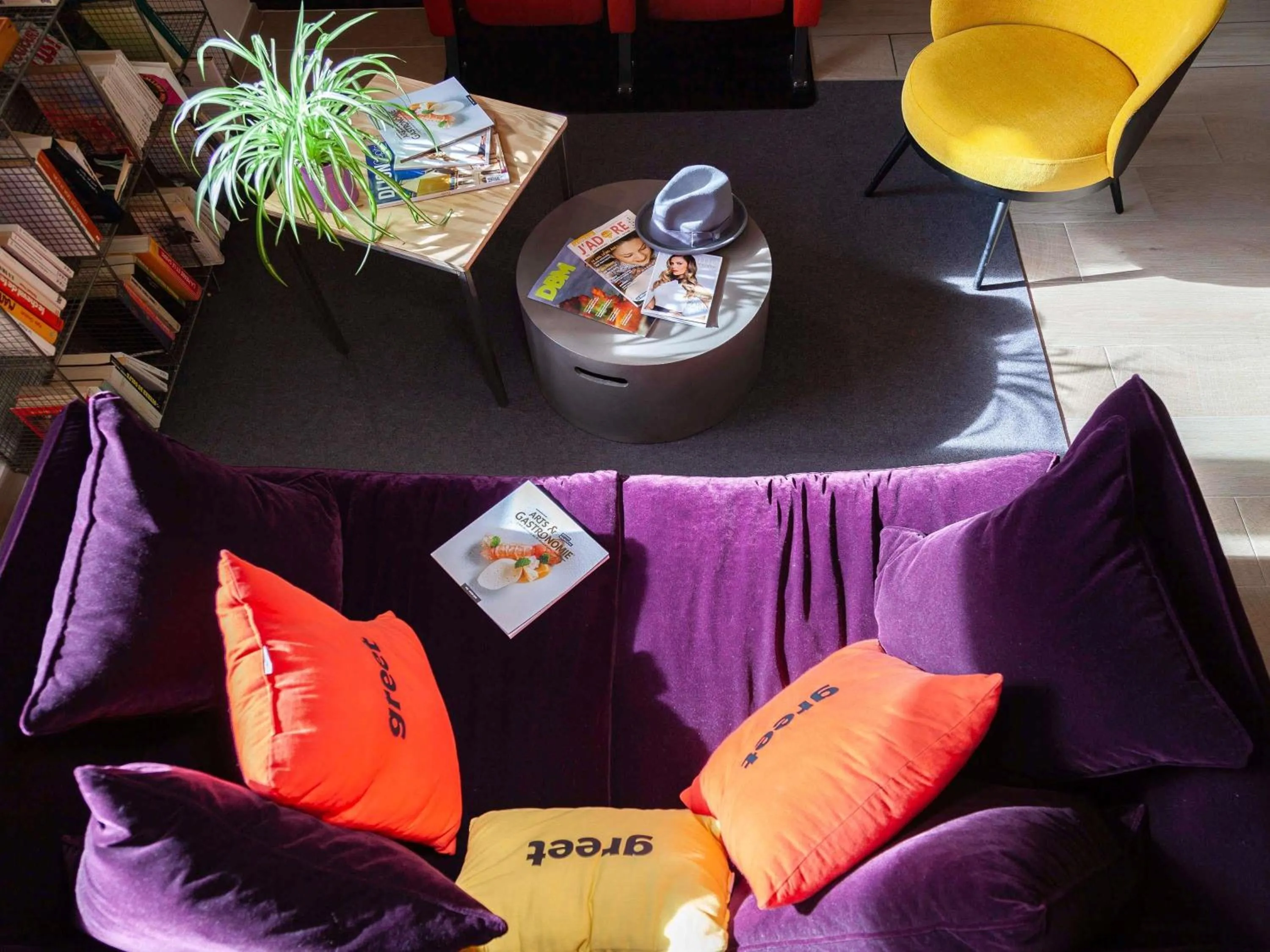 Lounge or bar in greet Hotel Beaune