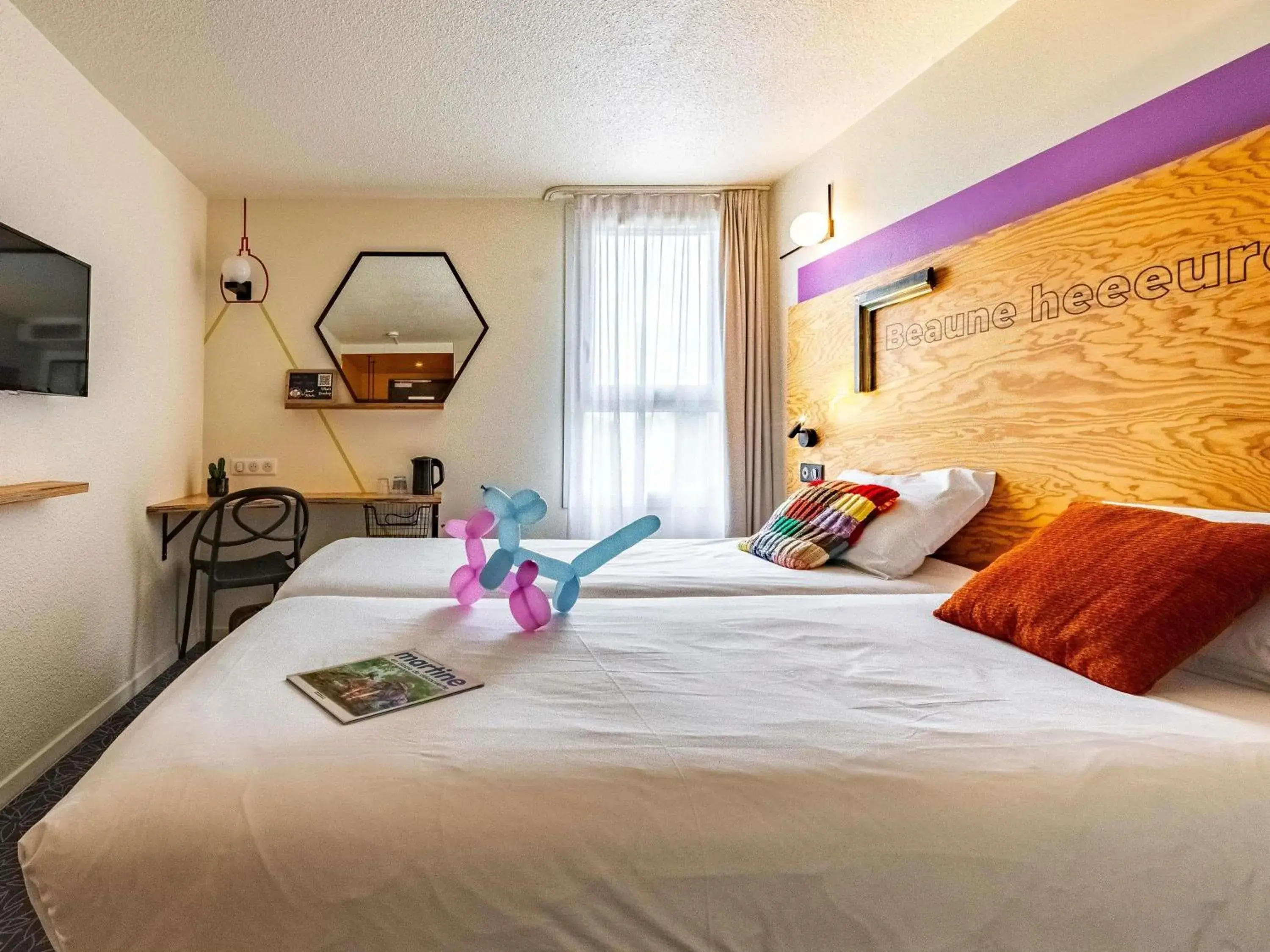 Bedroom, Bed in greet Hotel Beaune Bedroom, Bed in greet Hotel Beaune