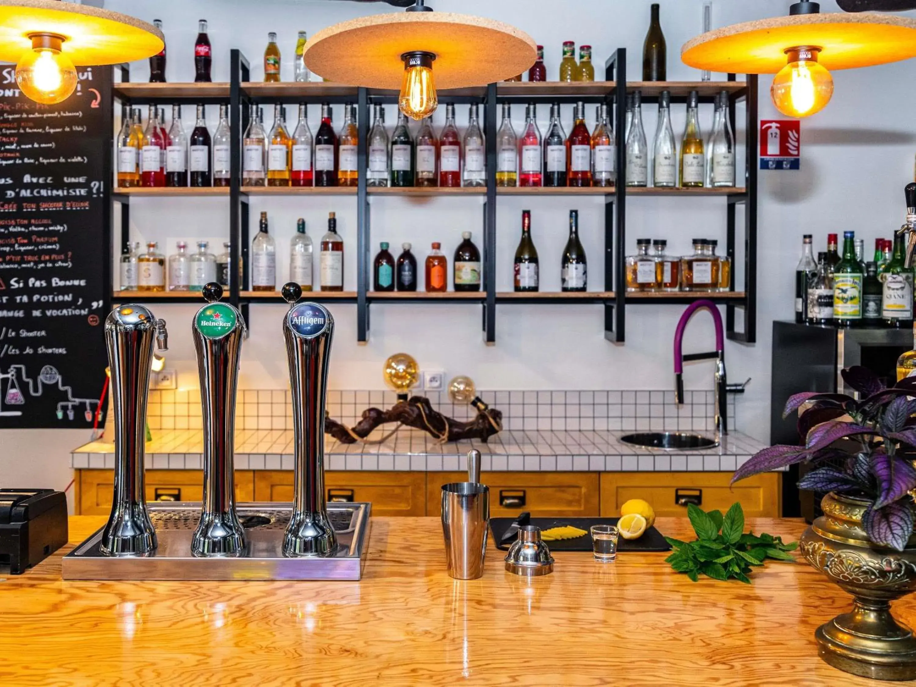 Lounge or bar in greet Hotel Beaune Lounge or bar in greet Hotel Beaune