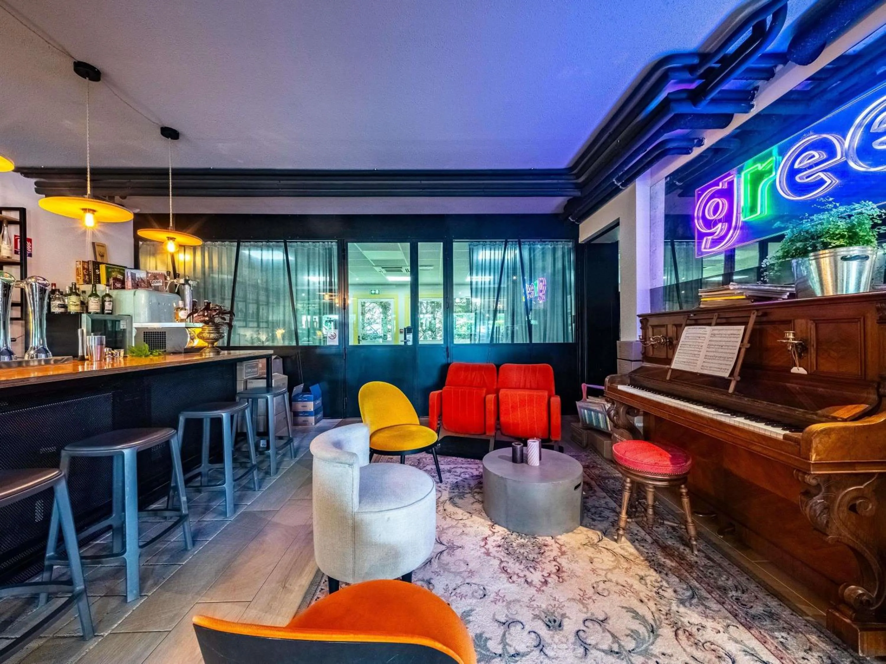 Lounge or bar in greet Hotel Beaune