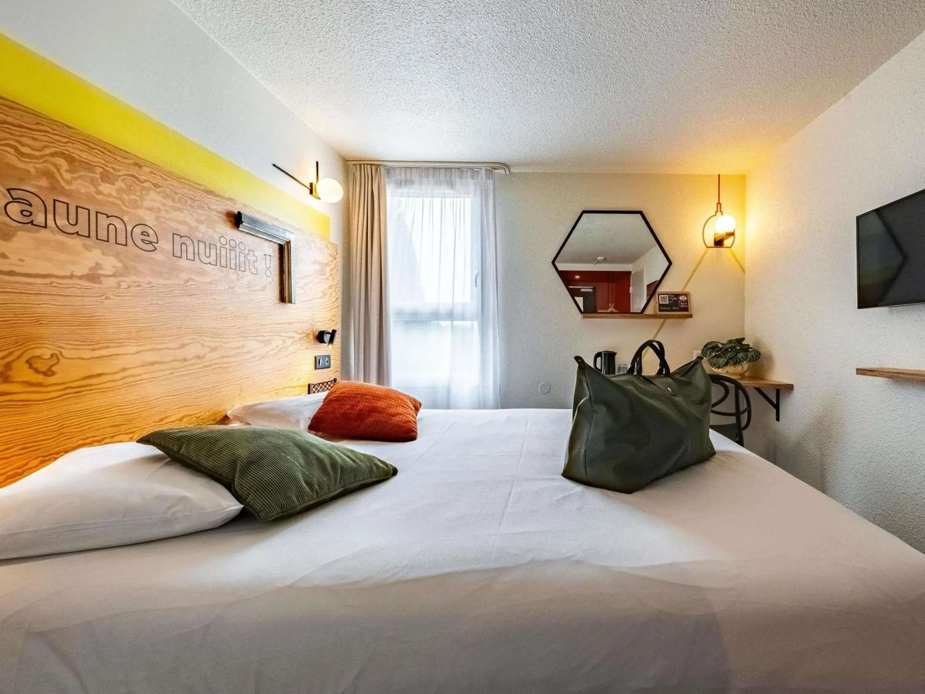 Double Room in greet Hotel Beaune Double Room in greet Hotel Beaune