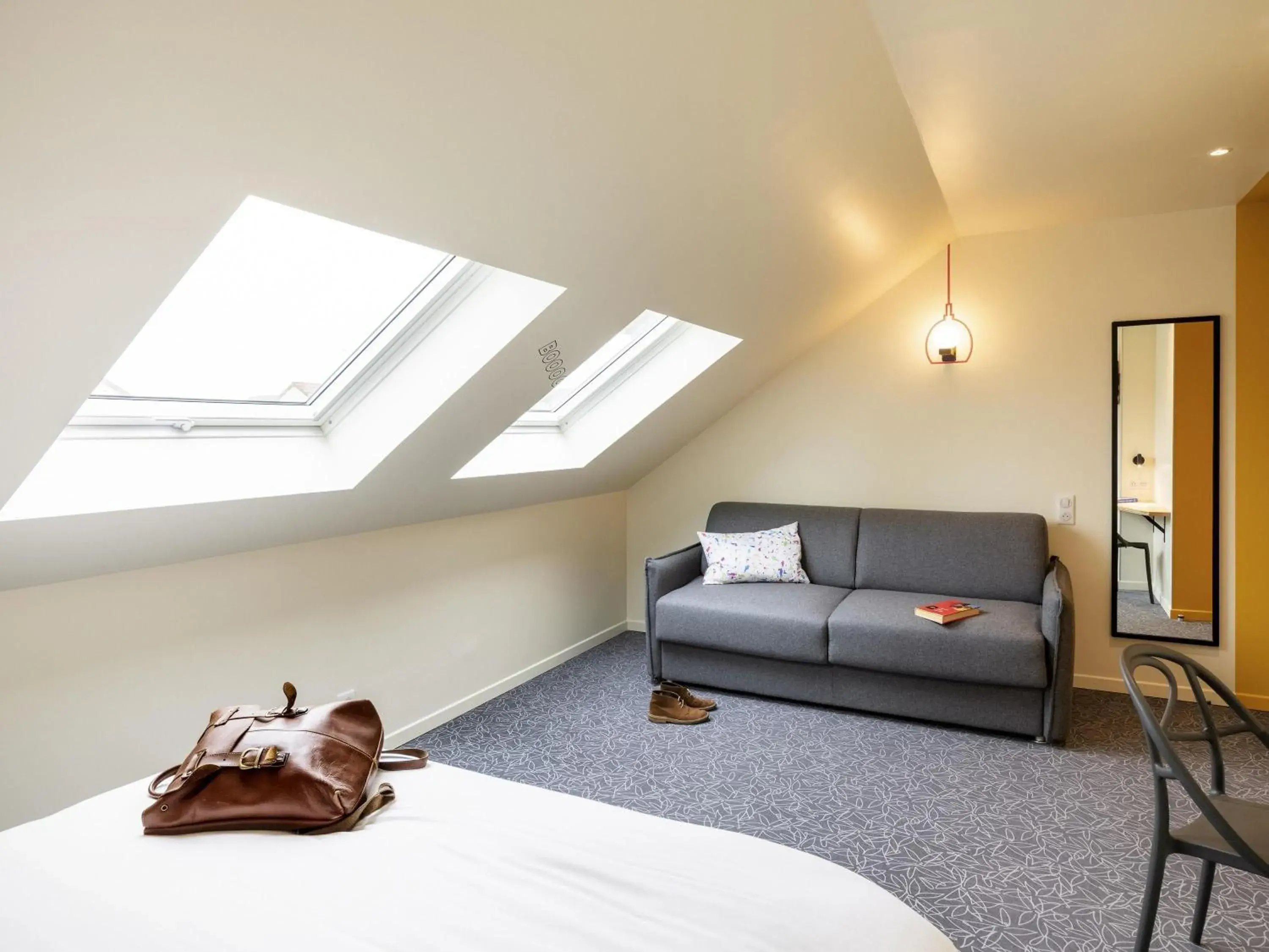 Bedroom, Bed in greet Hotel Beaune Bedroom, Bed in greet Hotel Beaune