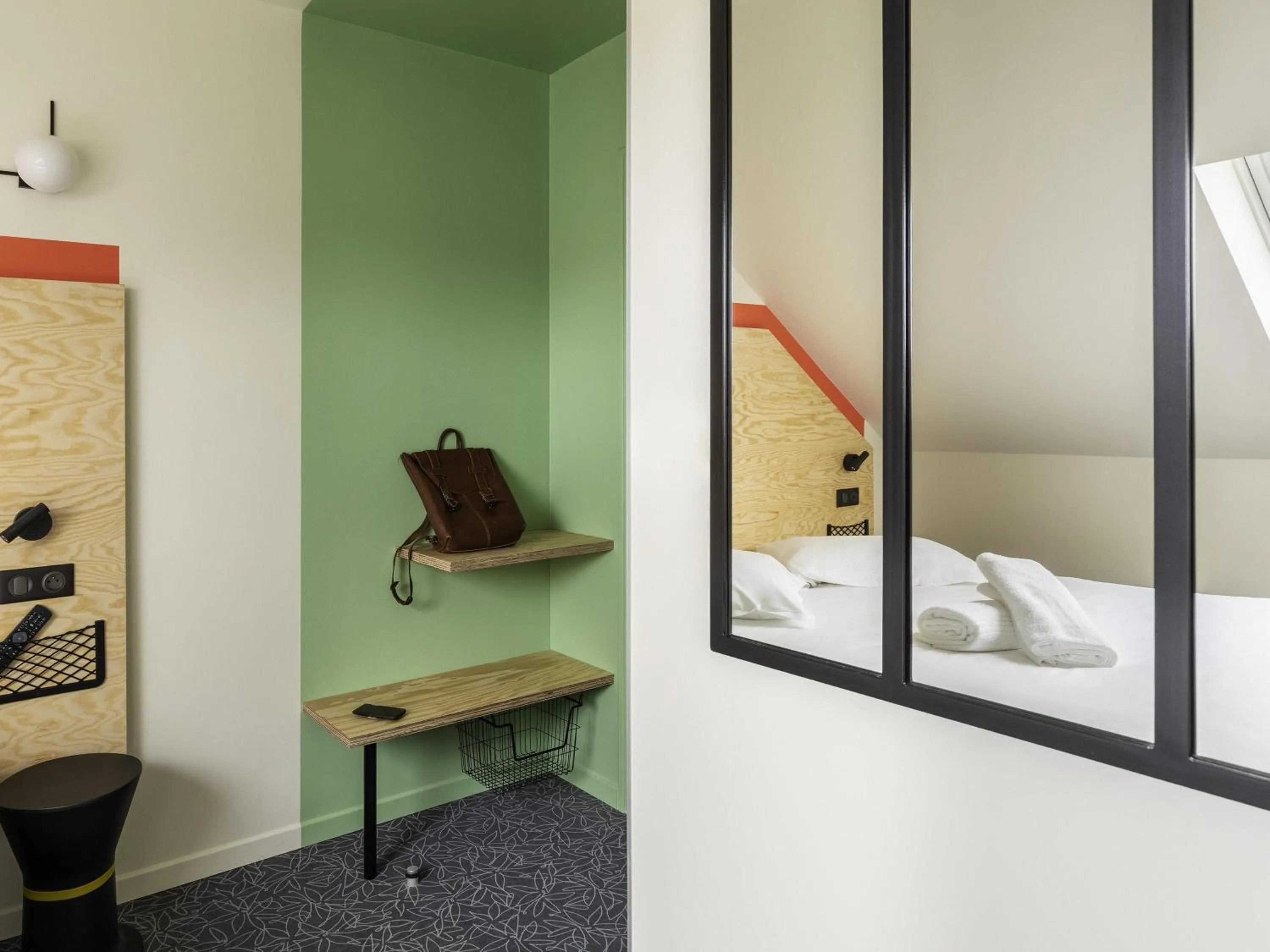 Bedroom, Bed in greet Hotel Beaune