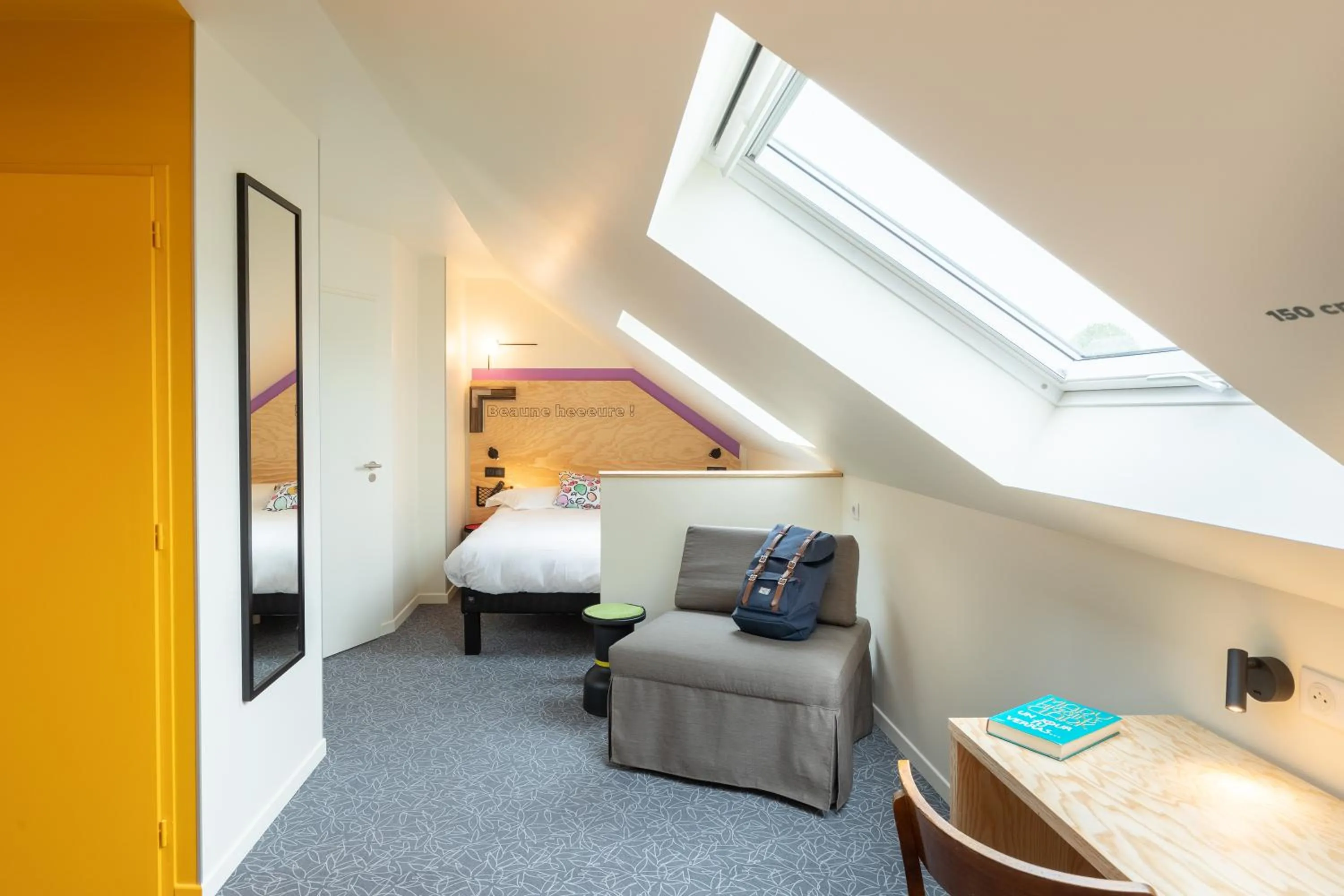 Photo of the whole room, Bed in greet Hotel Beaune