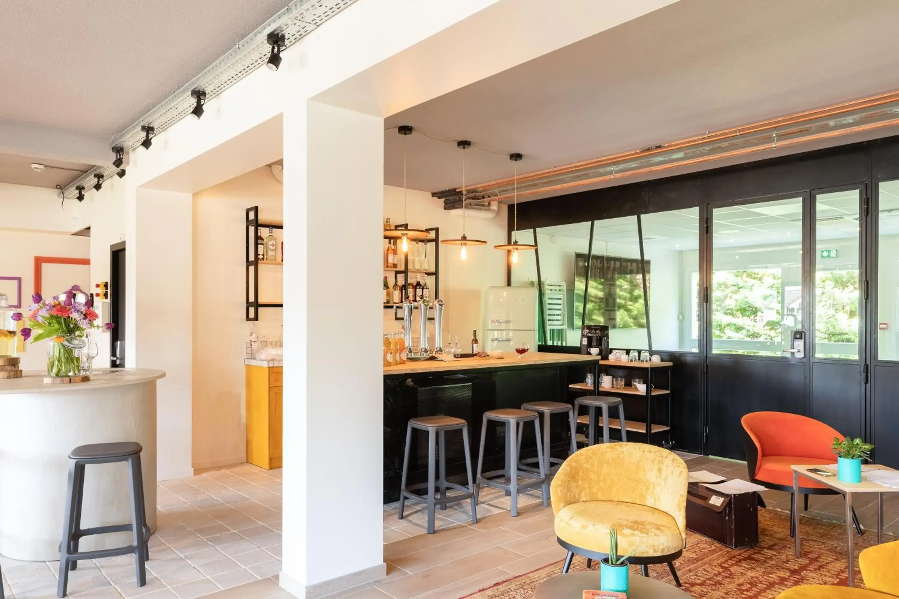 Lounge or bar in greet Hotel Beaune Lounge or bar in greet Hotel Beaune