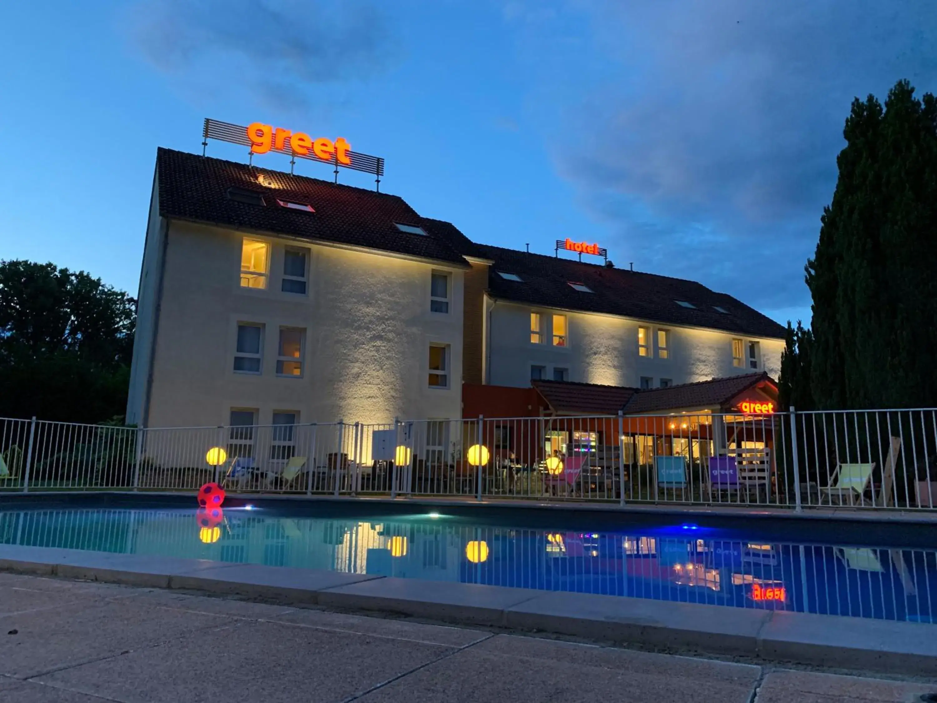 Property building in greet Hotel Beaune Property building in greet Hotel Beaune