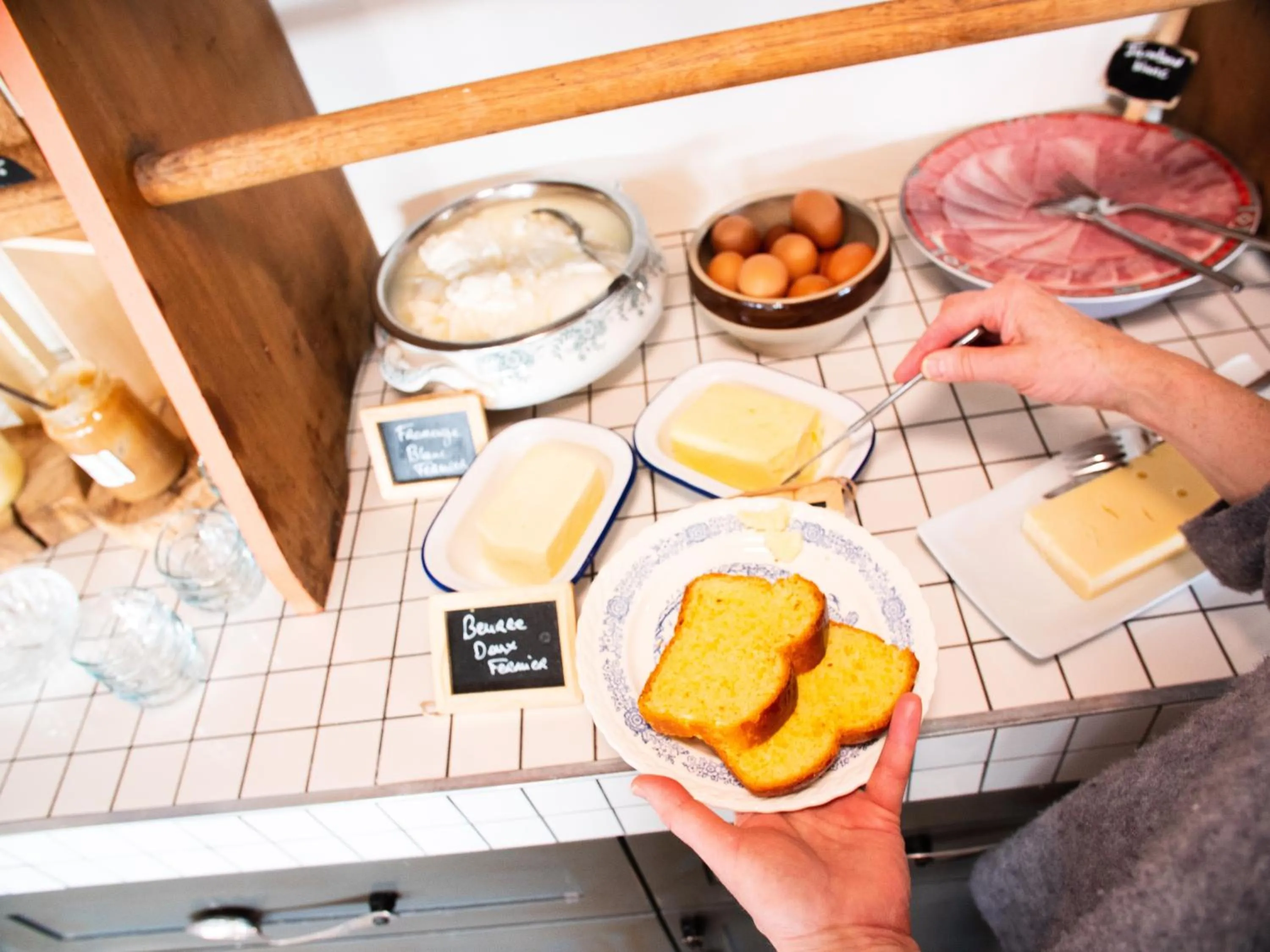 Continental breakfast in greet Hotel Beaune