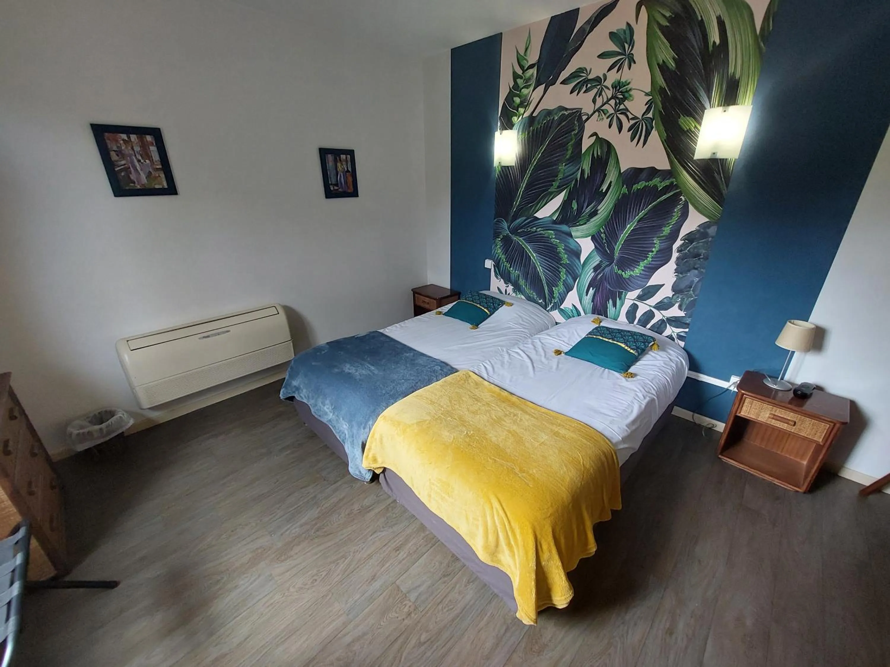 Bed in Chez Terrassier - Logis Hôtels - Hotel et Restaurant