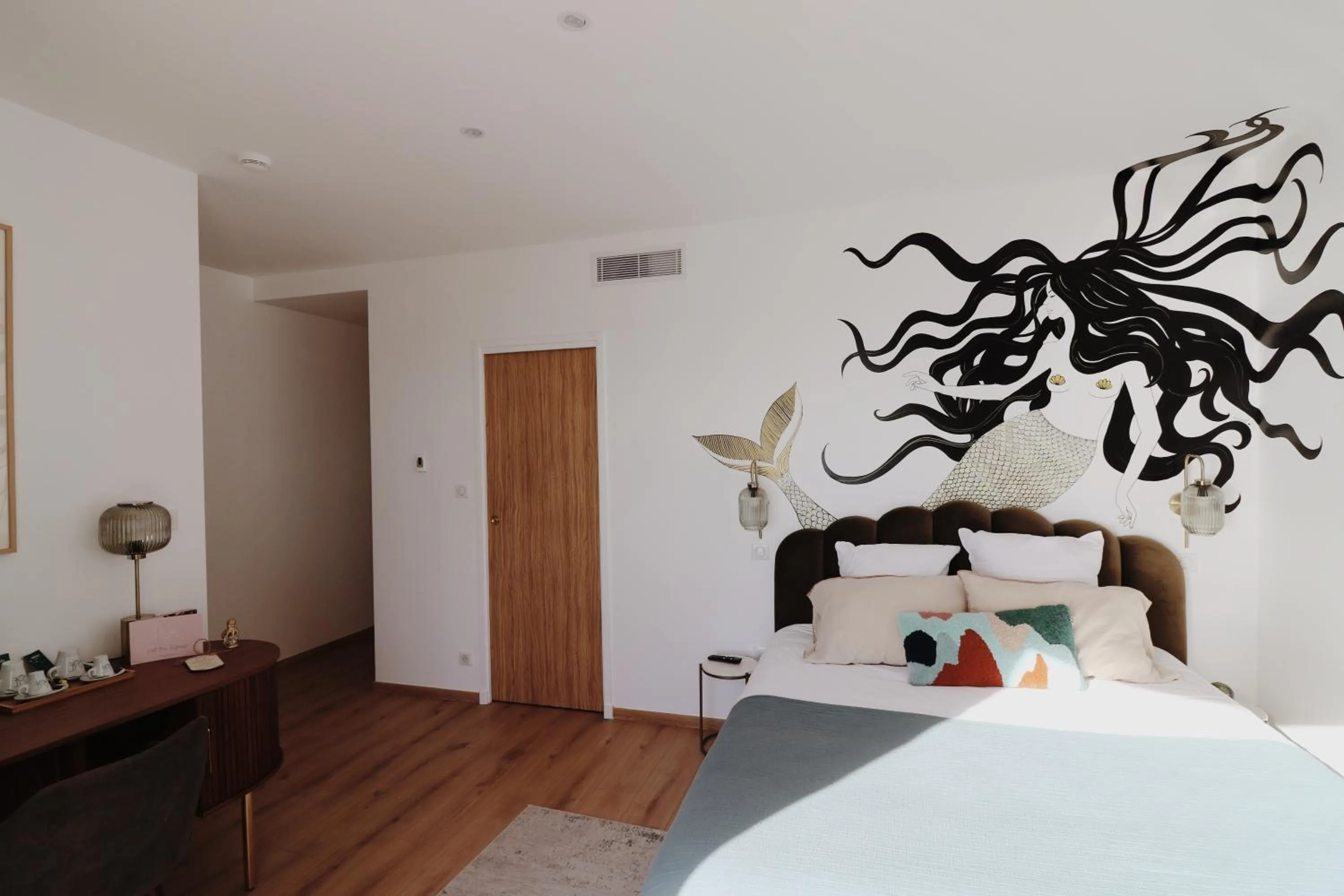 Bedroom, Bed in Le Rose Thé