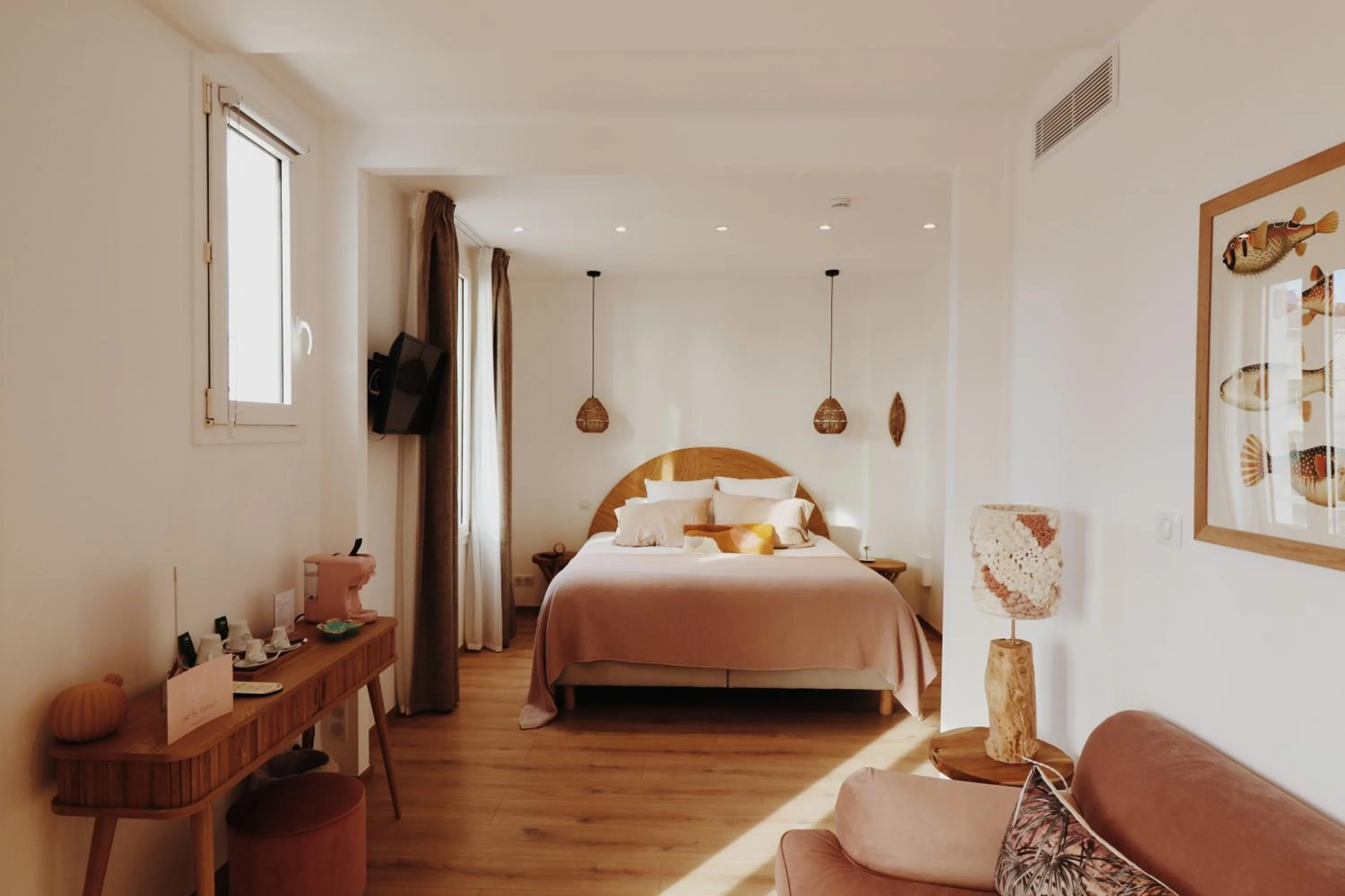 Photo of the whole room, Bed in Le Rose Thé