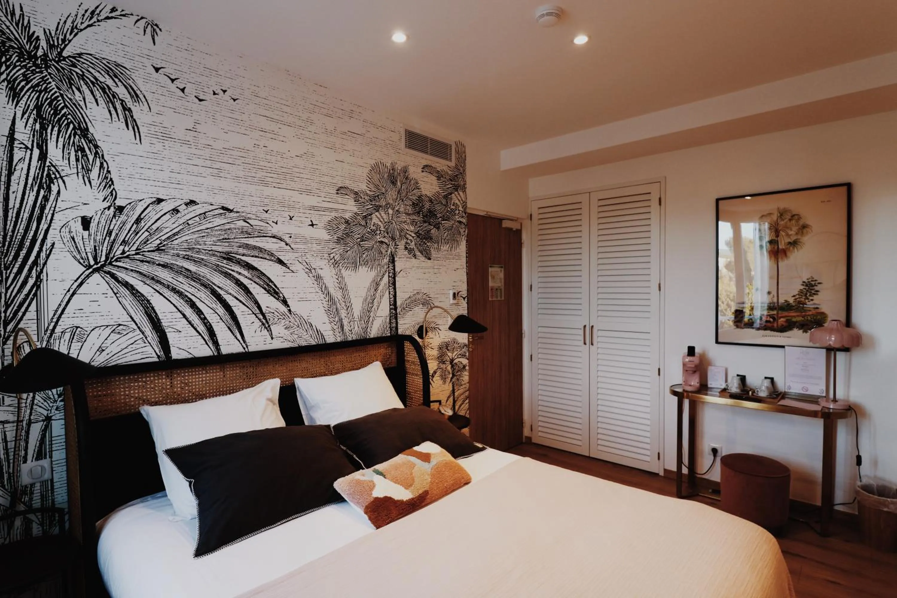 Bedroom, Bed in Le Rose Thé