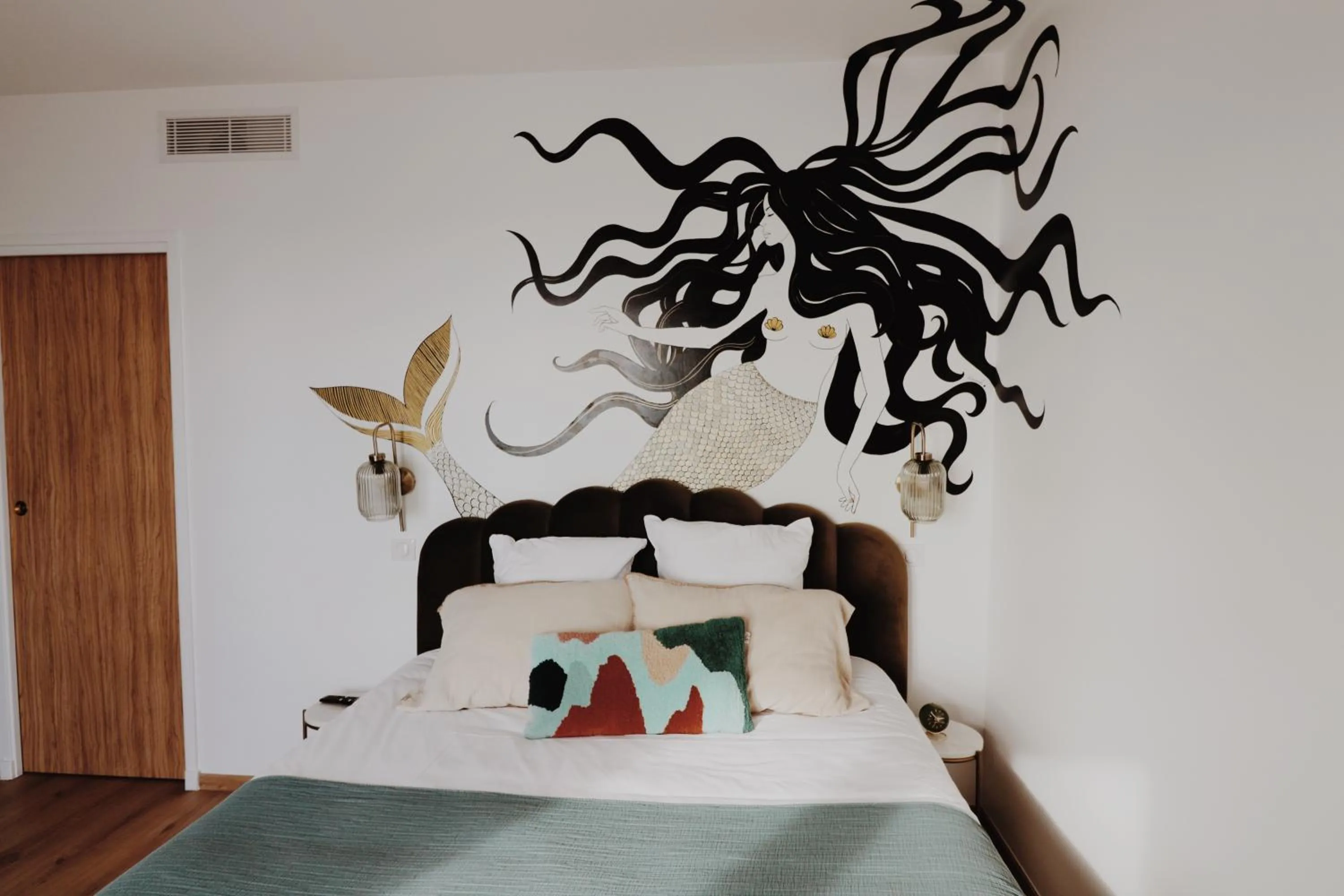 Decorative detail, Bed in Le Rose Thé