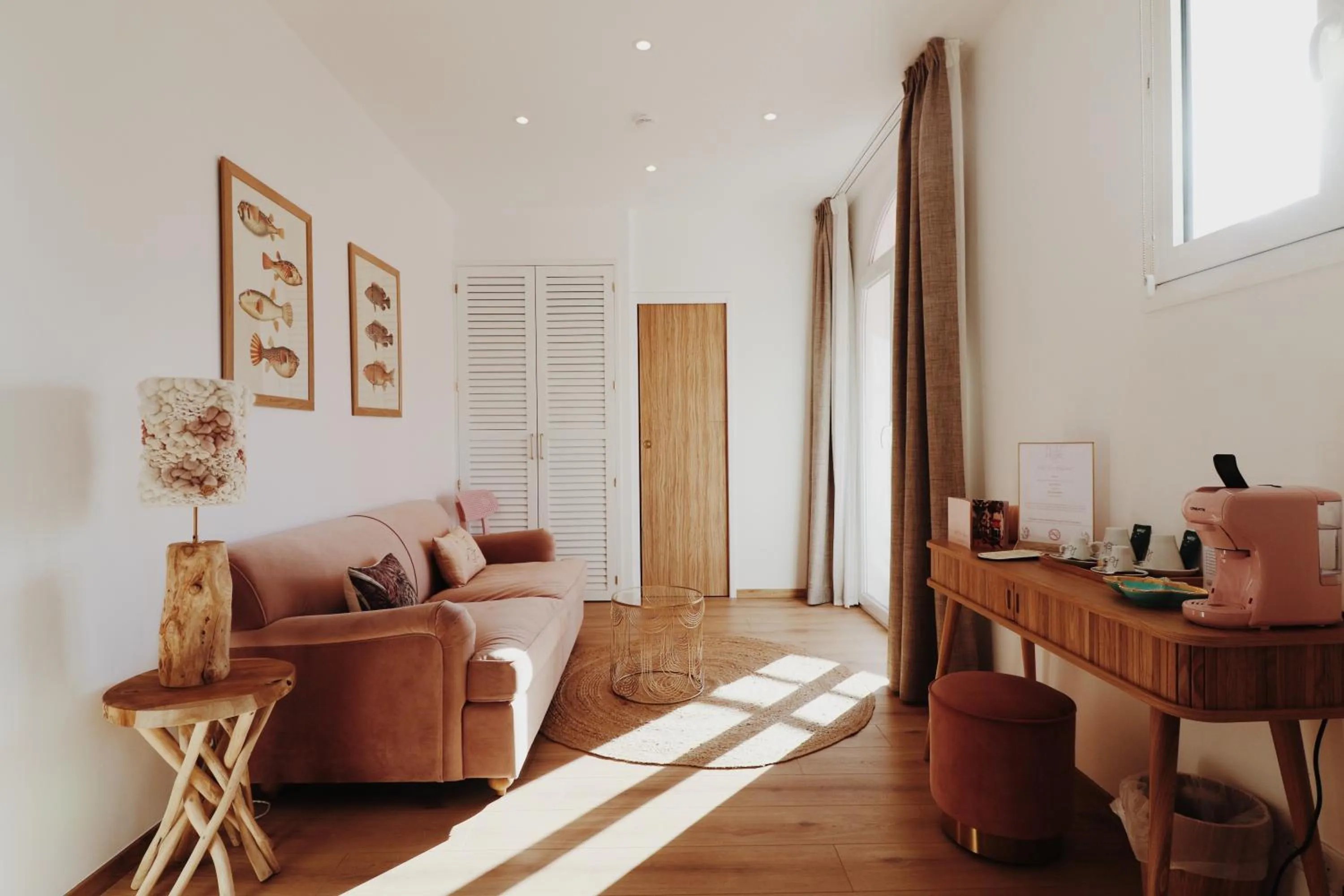 Seating area in Le Rose Thé