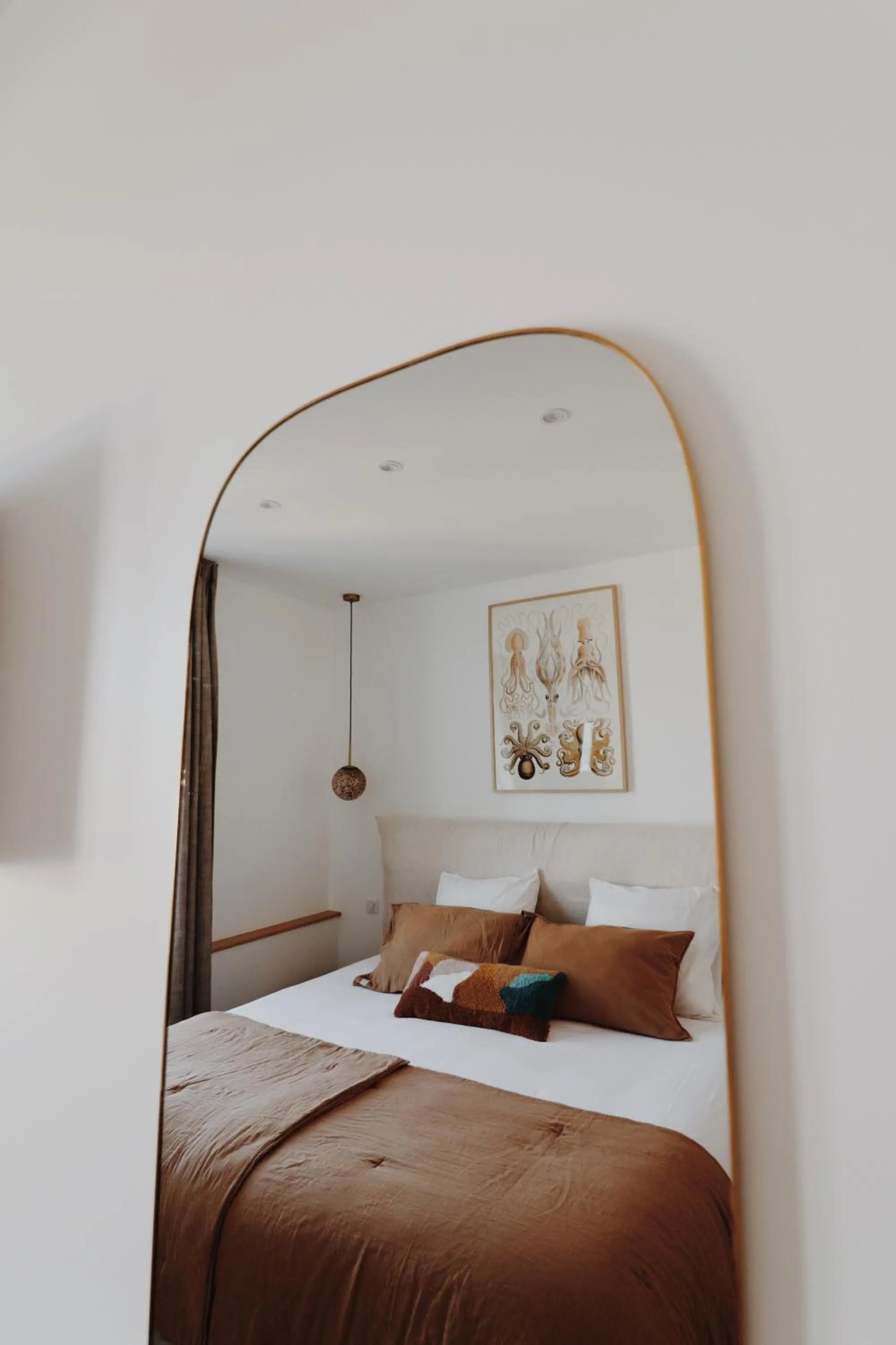 Decorative detail, Bed in Le Rose Thé