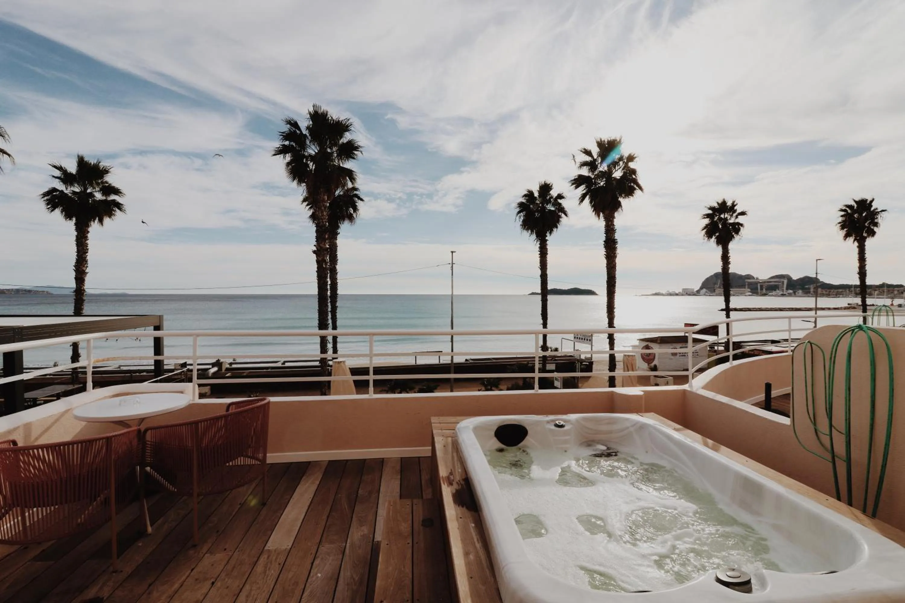 Hot Tub in Le Rose Thé