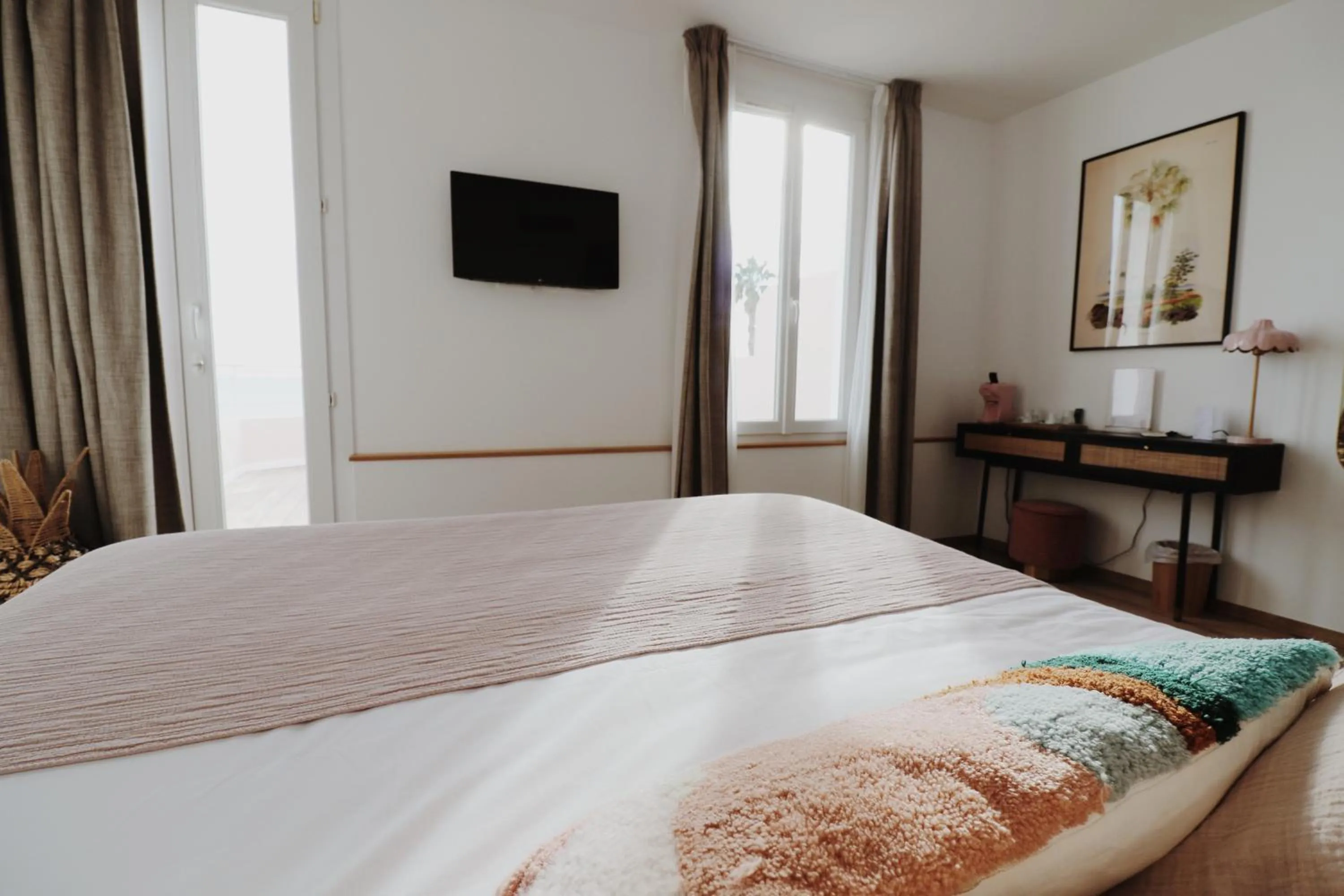 Bedroom, Bed in Le Rose Thé