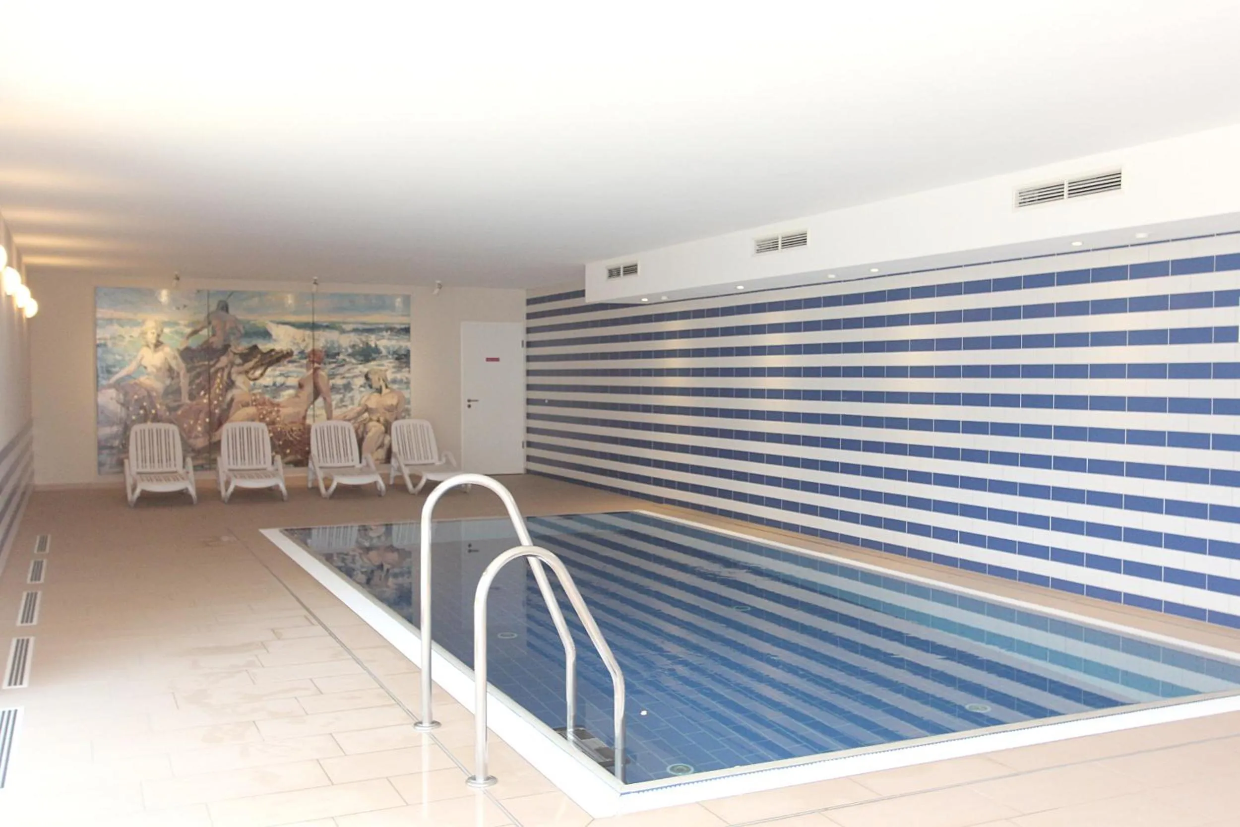 Swimming pool in Strandresidenz Baabe Ferienwohnung 1-29 mit Sauna- und Schwimmbadnutzung im Haus
