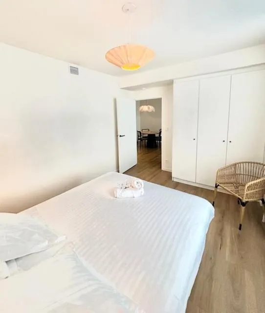 Bedroom, Bed in Hôtel Kemaris