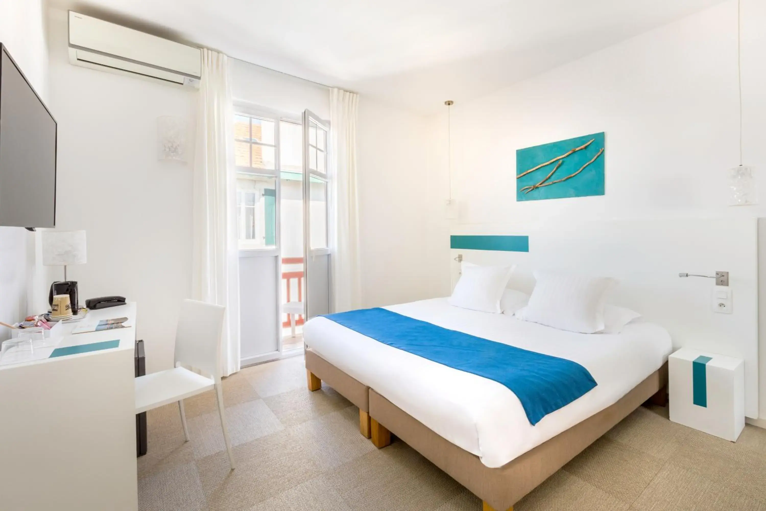 Bedroom, Bed in Hôtel Kemaris Bedroom, Bed in Hôtel Kemaris