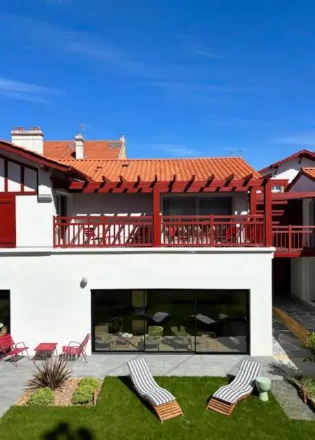 Property building in Hôtel Kemaris Property building in Hôtel Kemaris