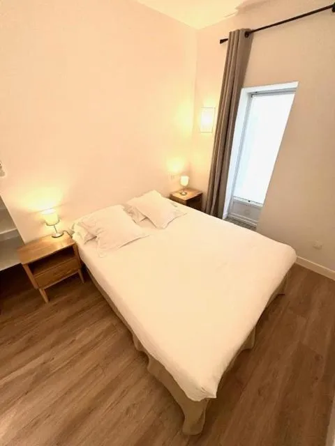 Bedroom, Bed in Hôtel Kemaris